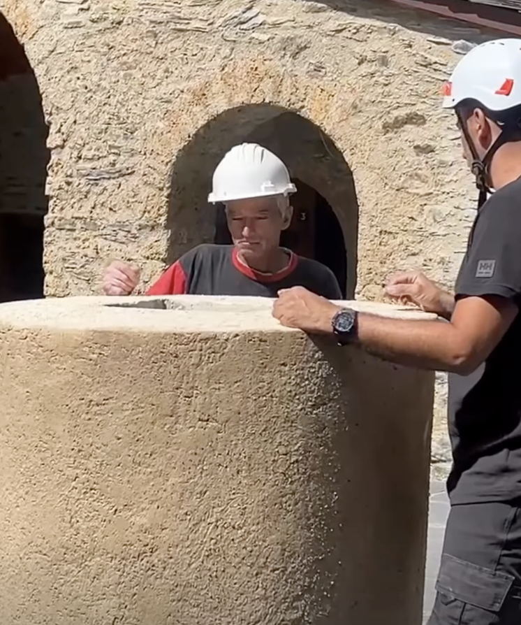 Fent preparatius amb la peanya. Fent preparatius amb la peanya.