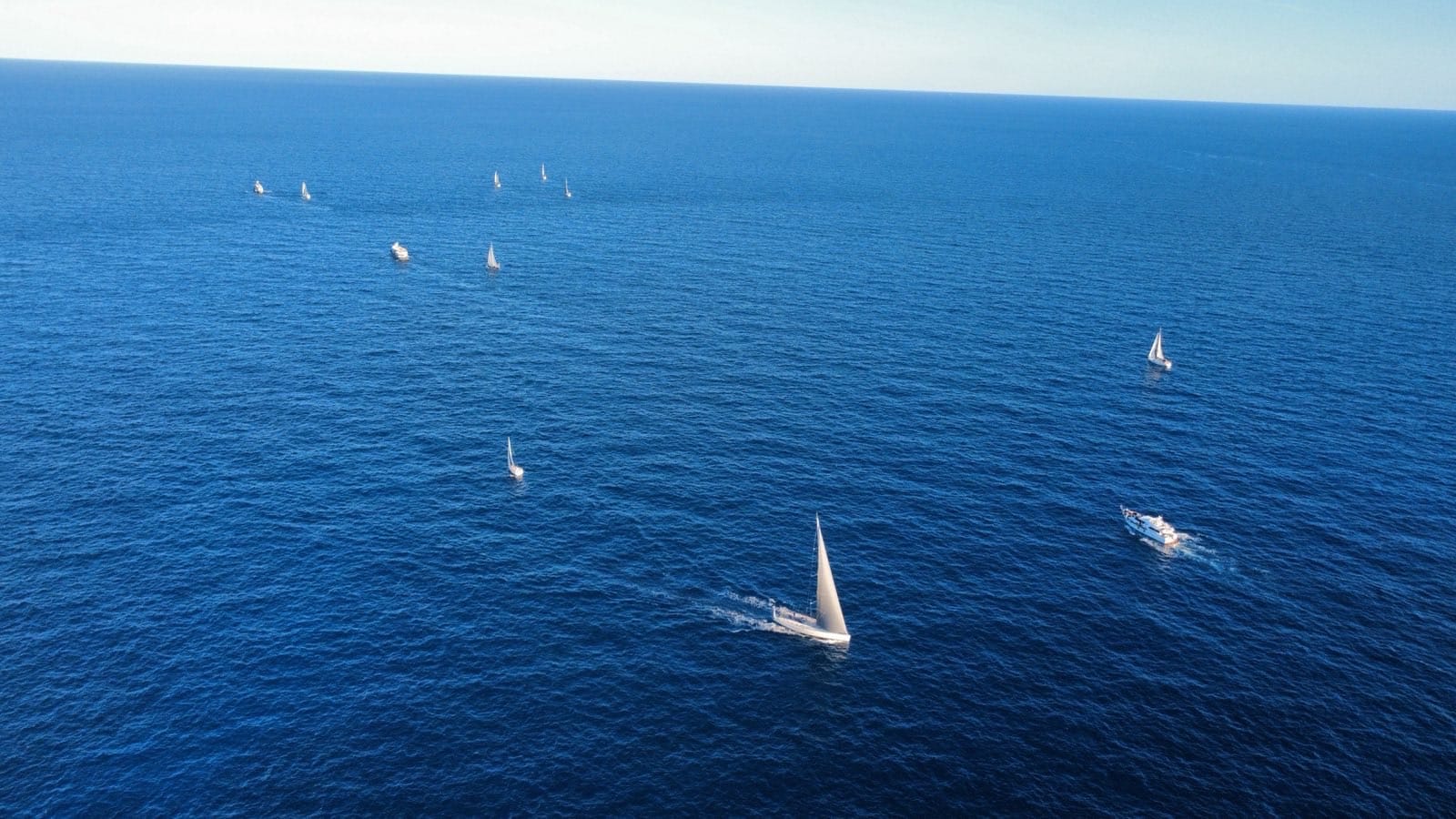 Una fotografia feta des del dron del Sirius a les altres embarcacions que naveguen direcció a Gaza.