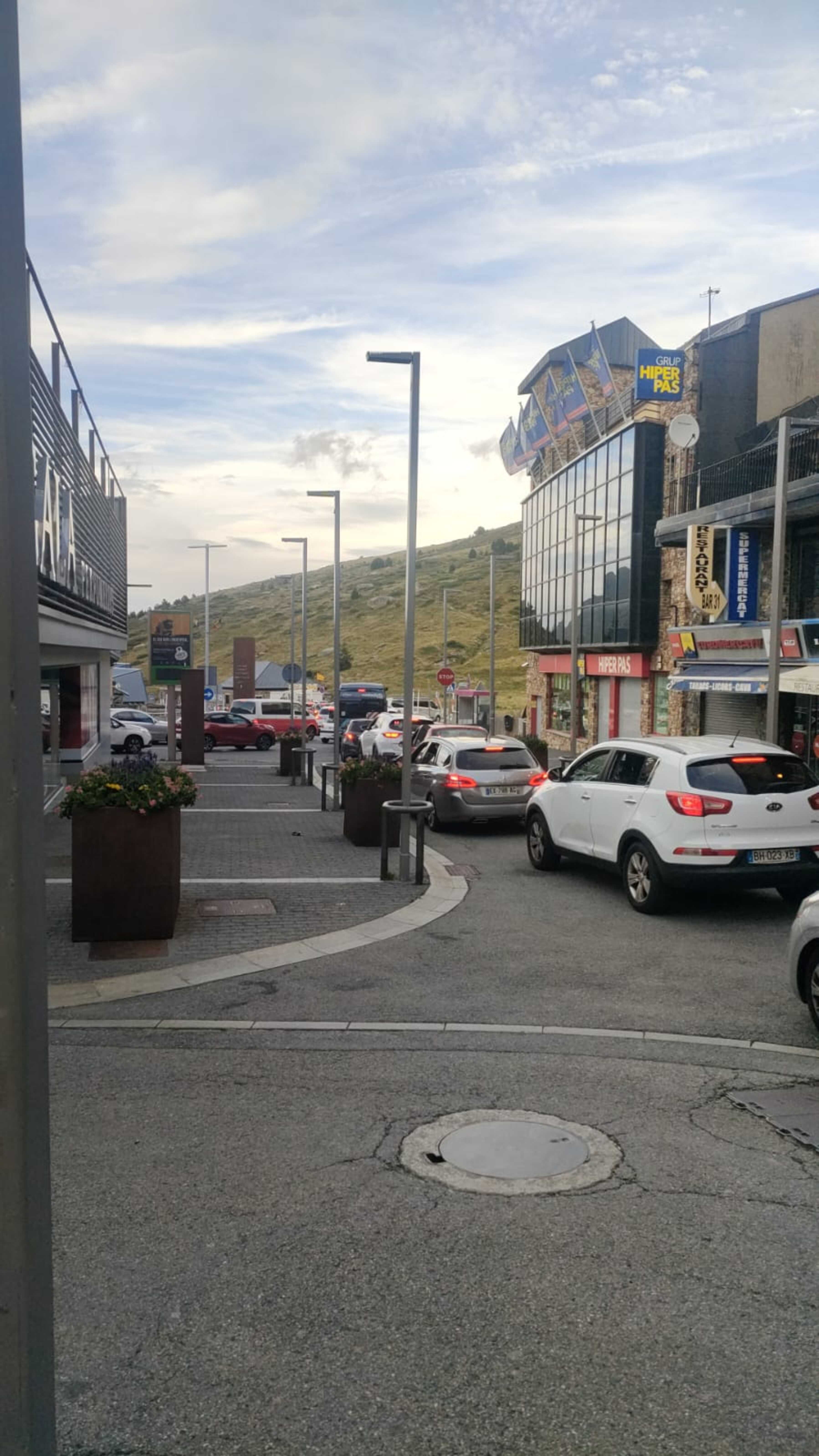 COL·LAPSE PELS CARRERS DEL PAS DE LA CASA AQUESTA TARDA.