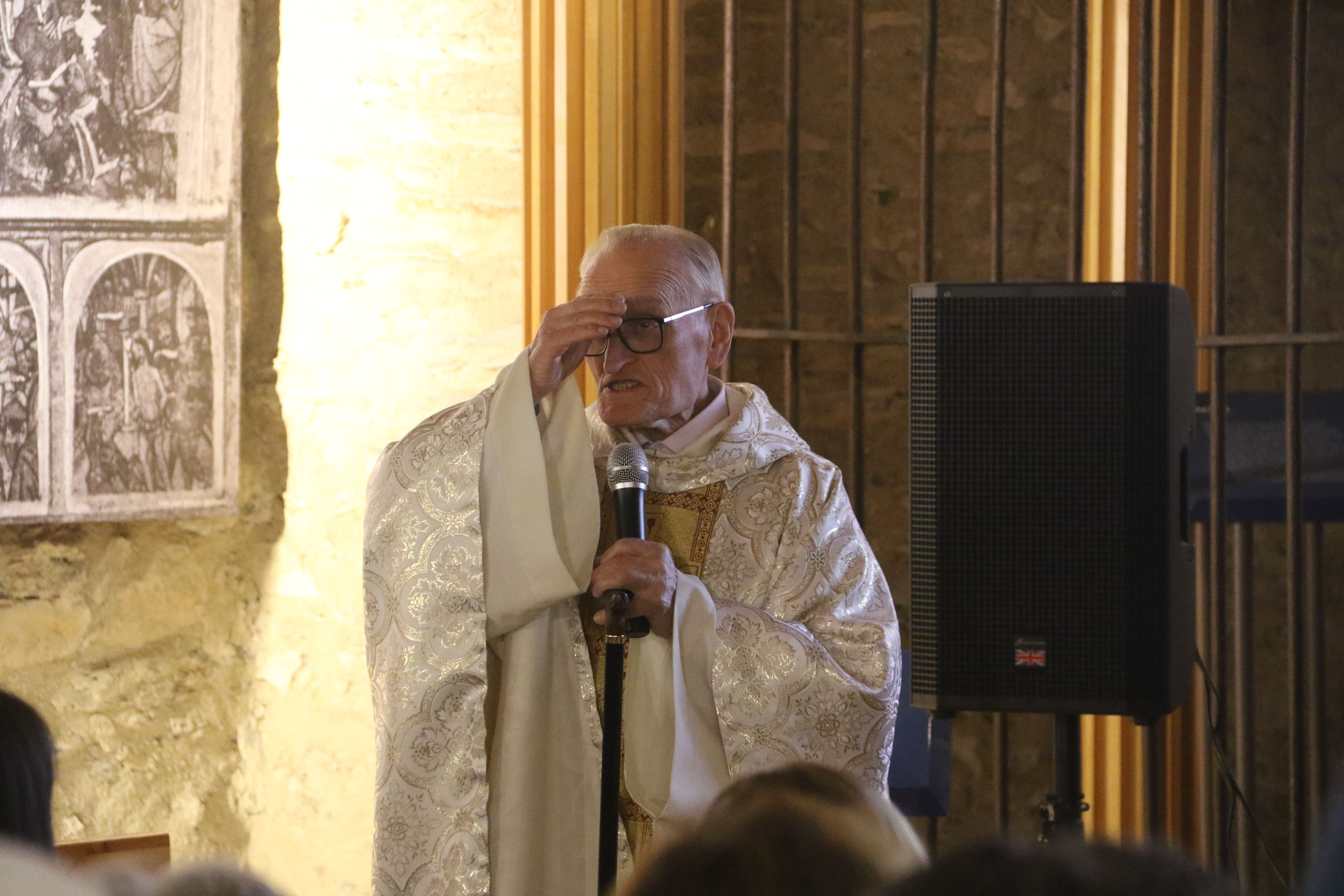 Inici del rosari dins del santuari vell. Inici del rosari dins del santuari vell.