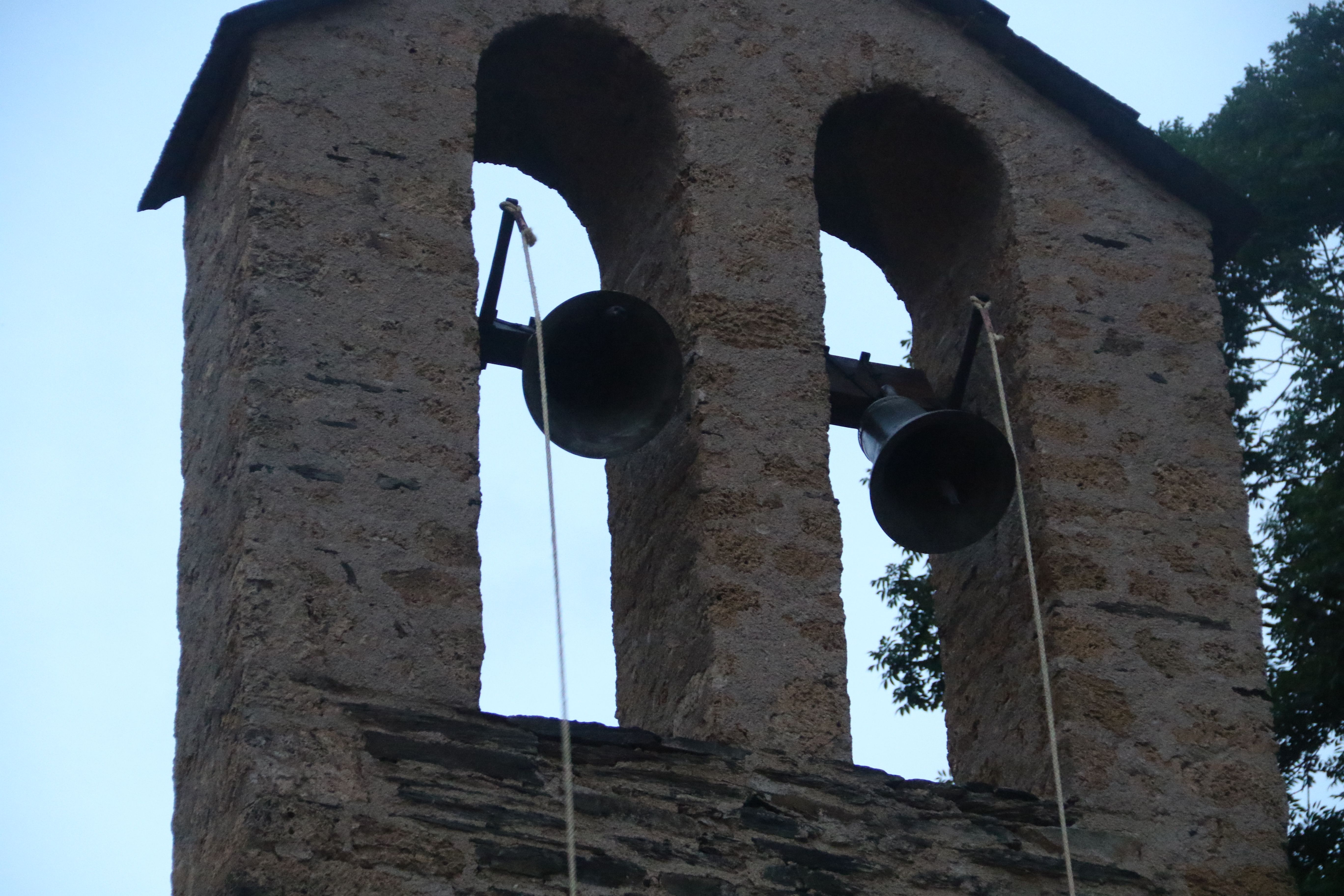 Les campanes voleiant al vent.