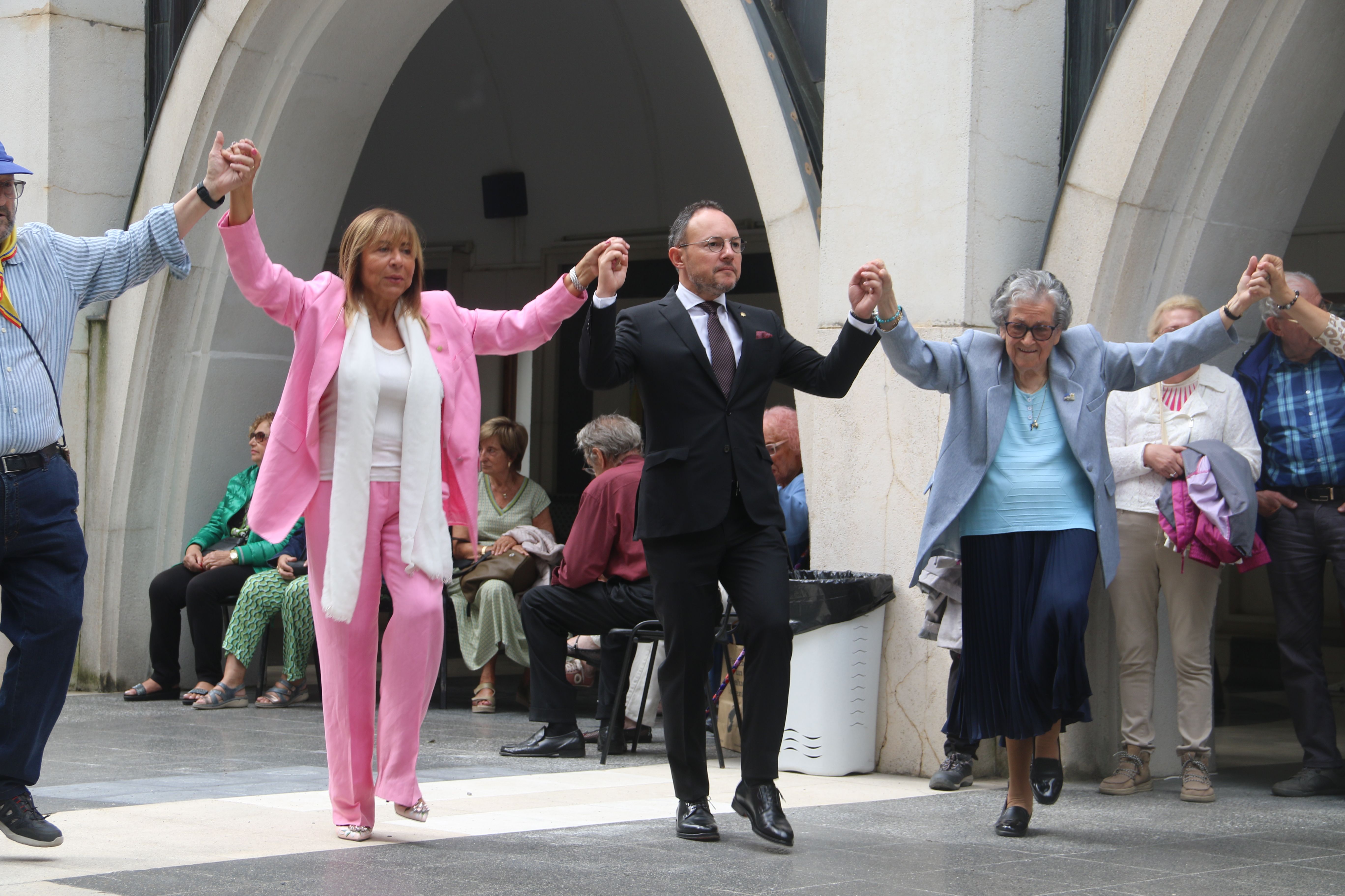 Marsol i Espot durant la ballada de sardanes.