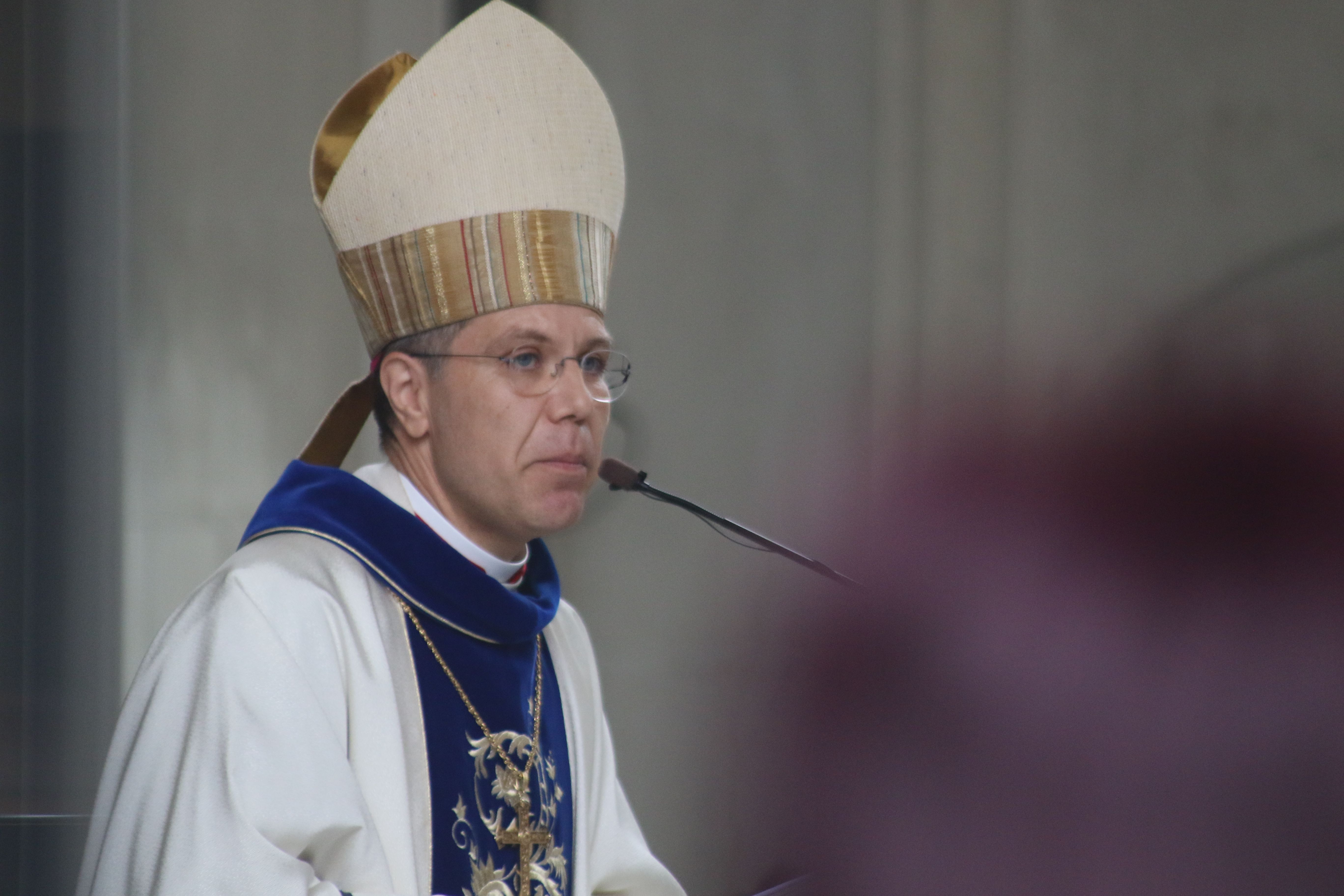 El bisbe Serrano durant l'homilia.