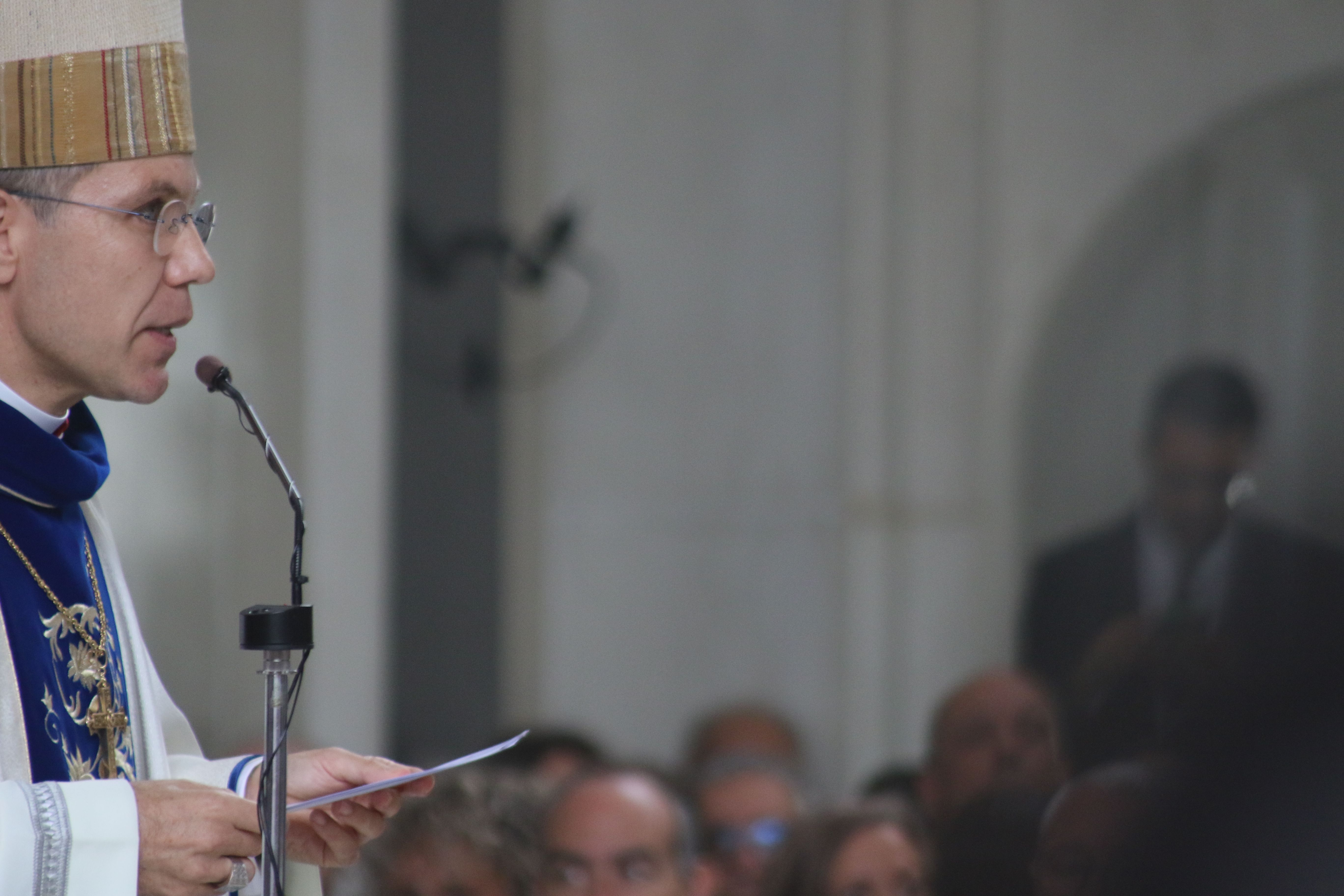 El bisbe Serrano durant l'homilia.