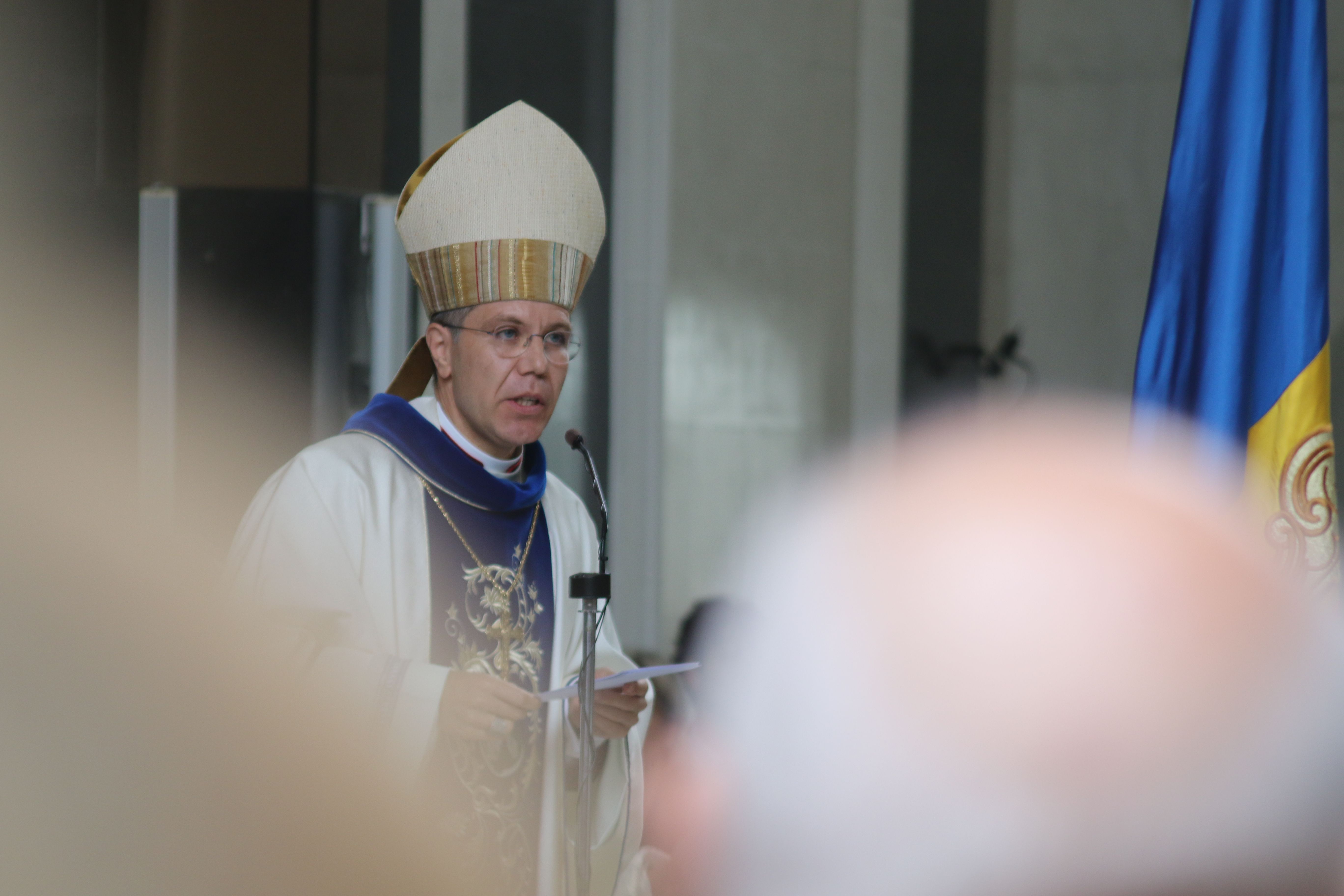 El bisbe Serrano durant l'homilia.