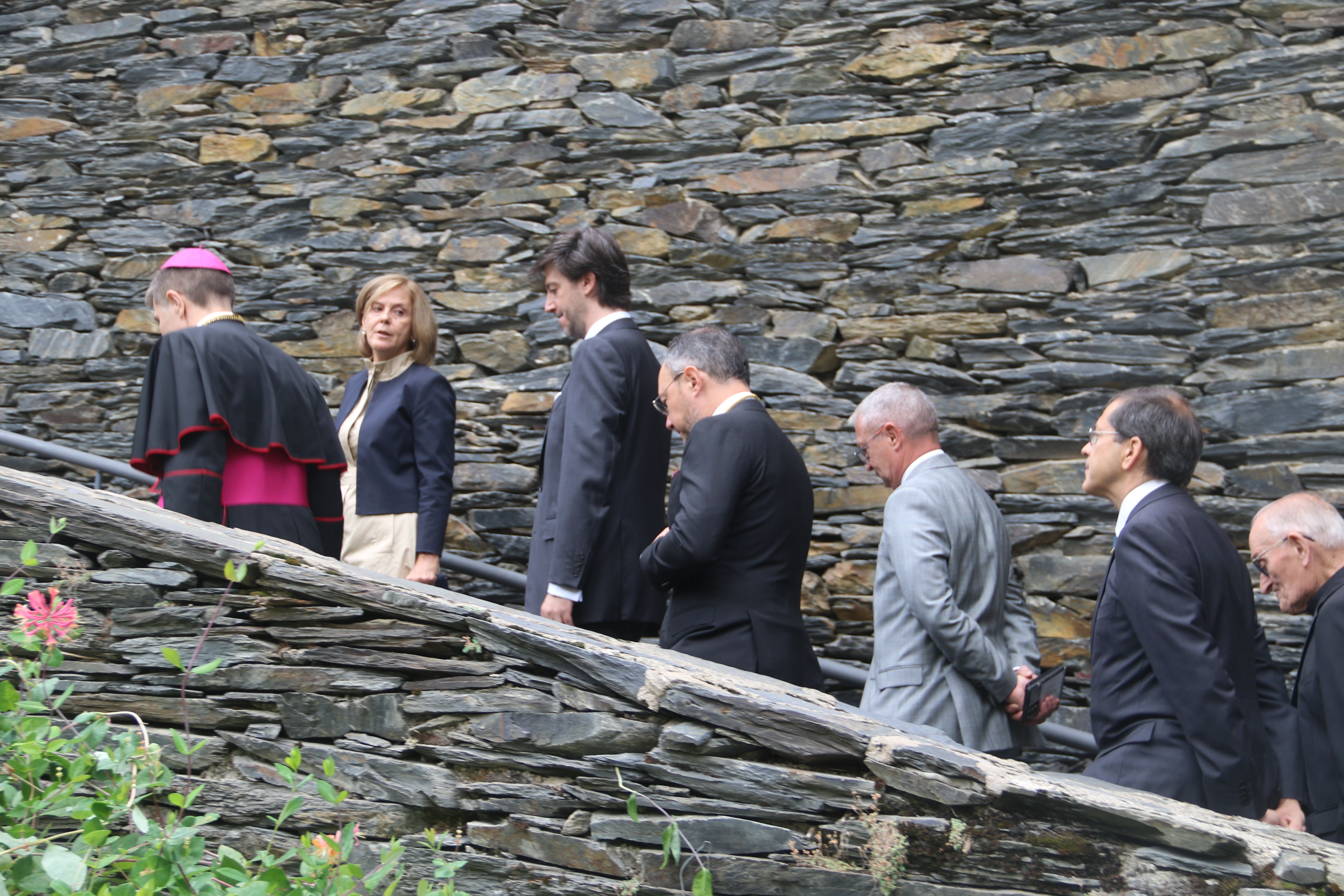 Arribada de les autoritats.