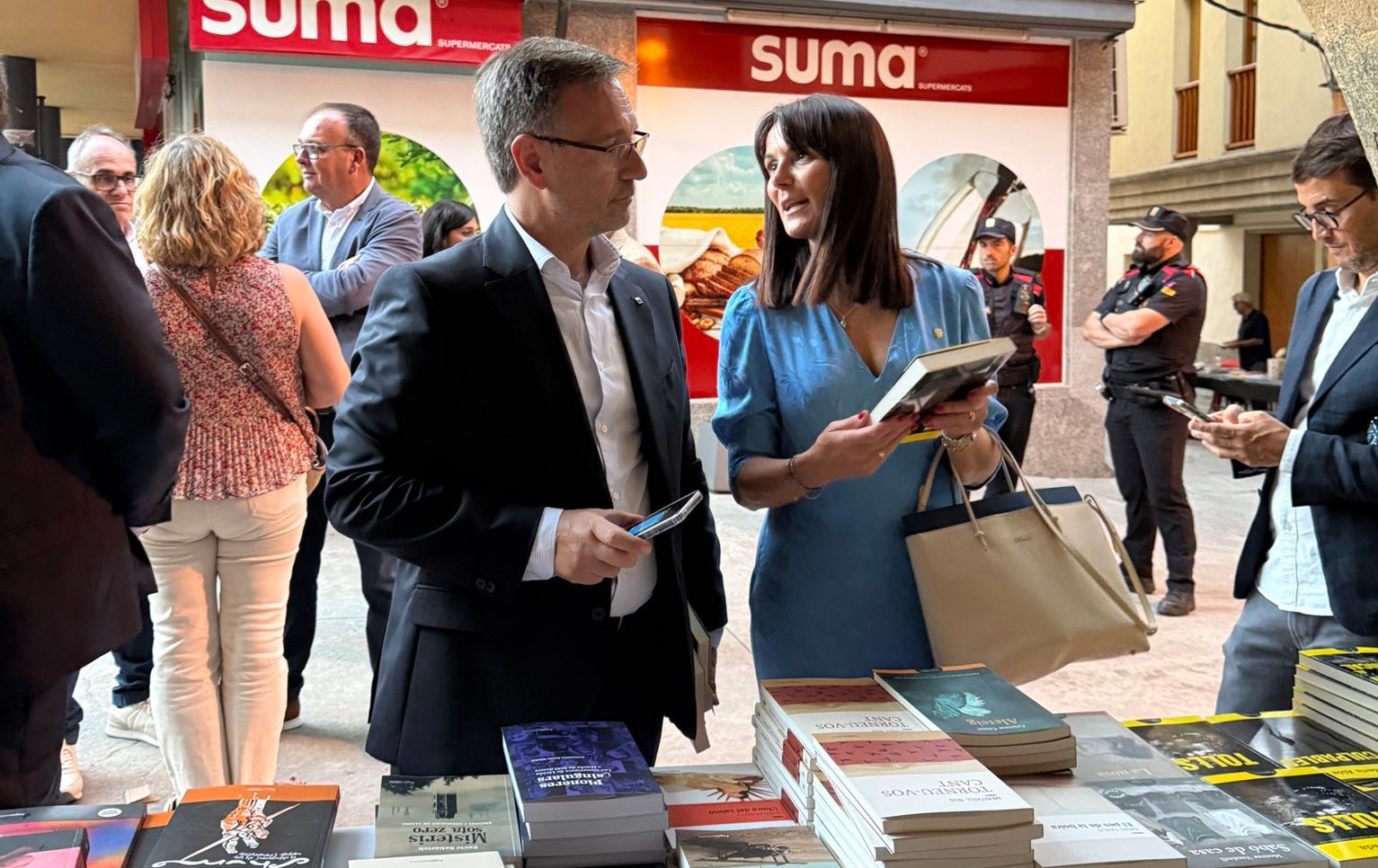 Mònica Bonell durant la Fira del Llibre del Pirineu d'Organyà.