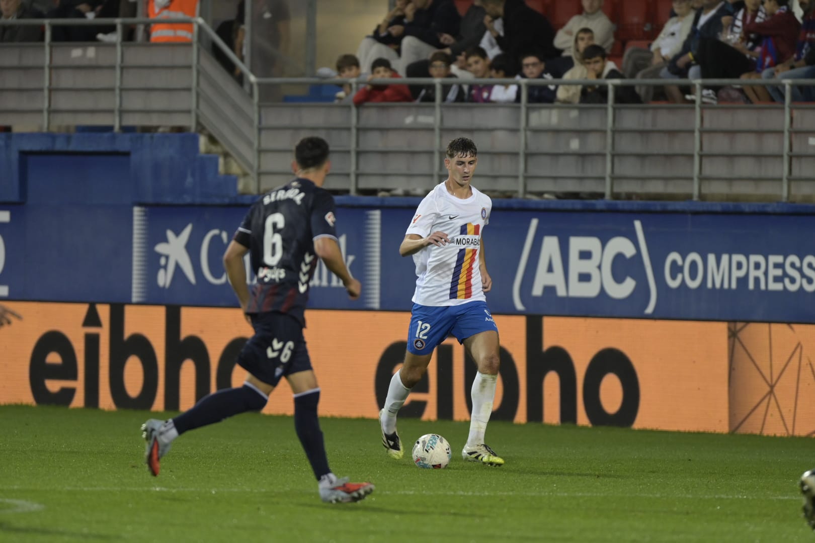 Antal ha debutat com a titular i ha tingut un dia més aviat negre. Antal ha debutat com a titular i ha tingut un dia més aviat negre.