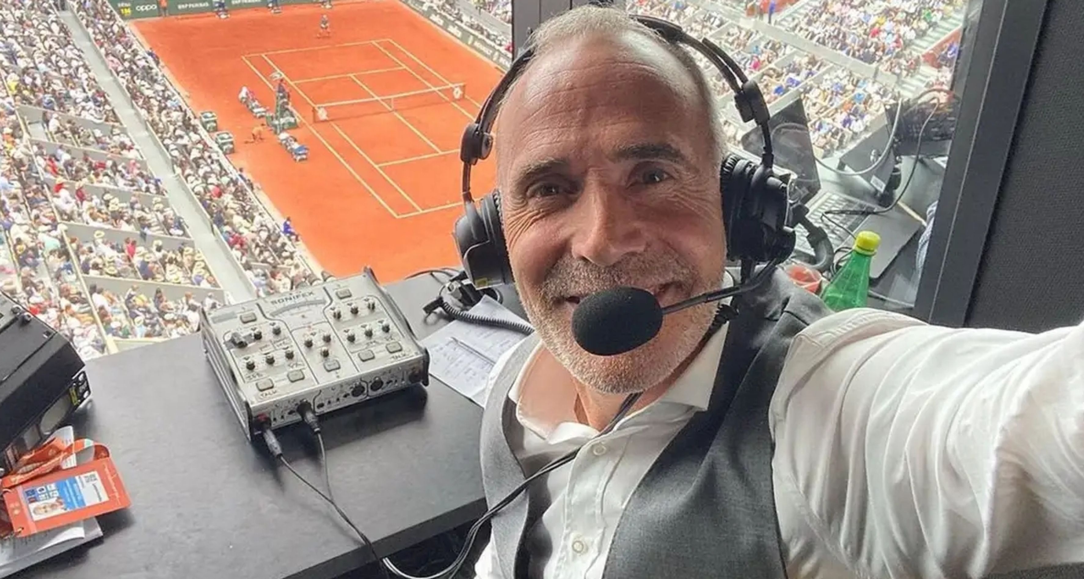 Àlex Corretja durant un retransmissió.