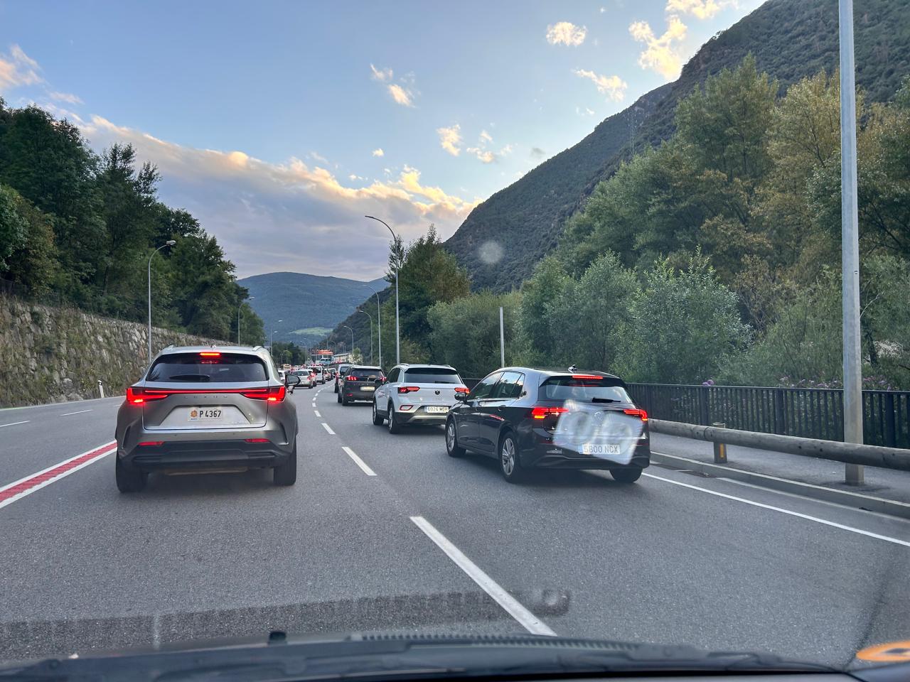 Cues de sortida en direcció a Catalunya.