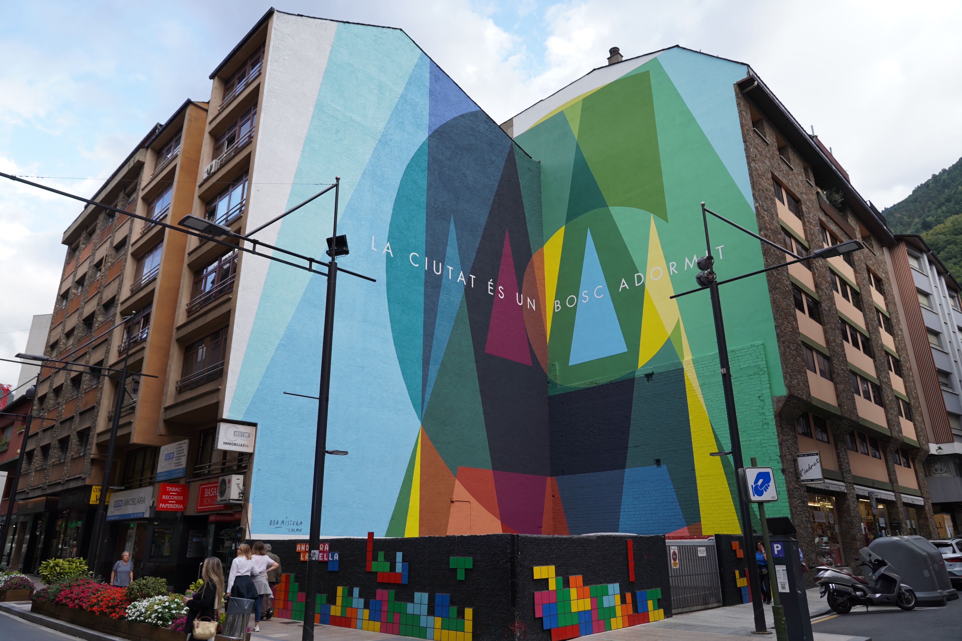 Imatge del mural 'Calma'. Imatge del mural 'Calma'.