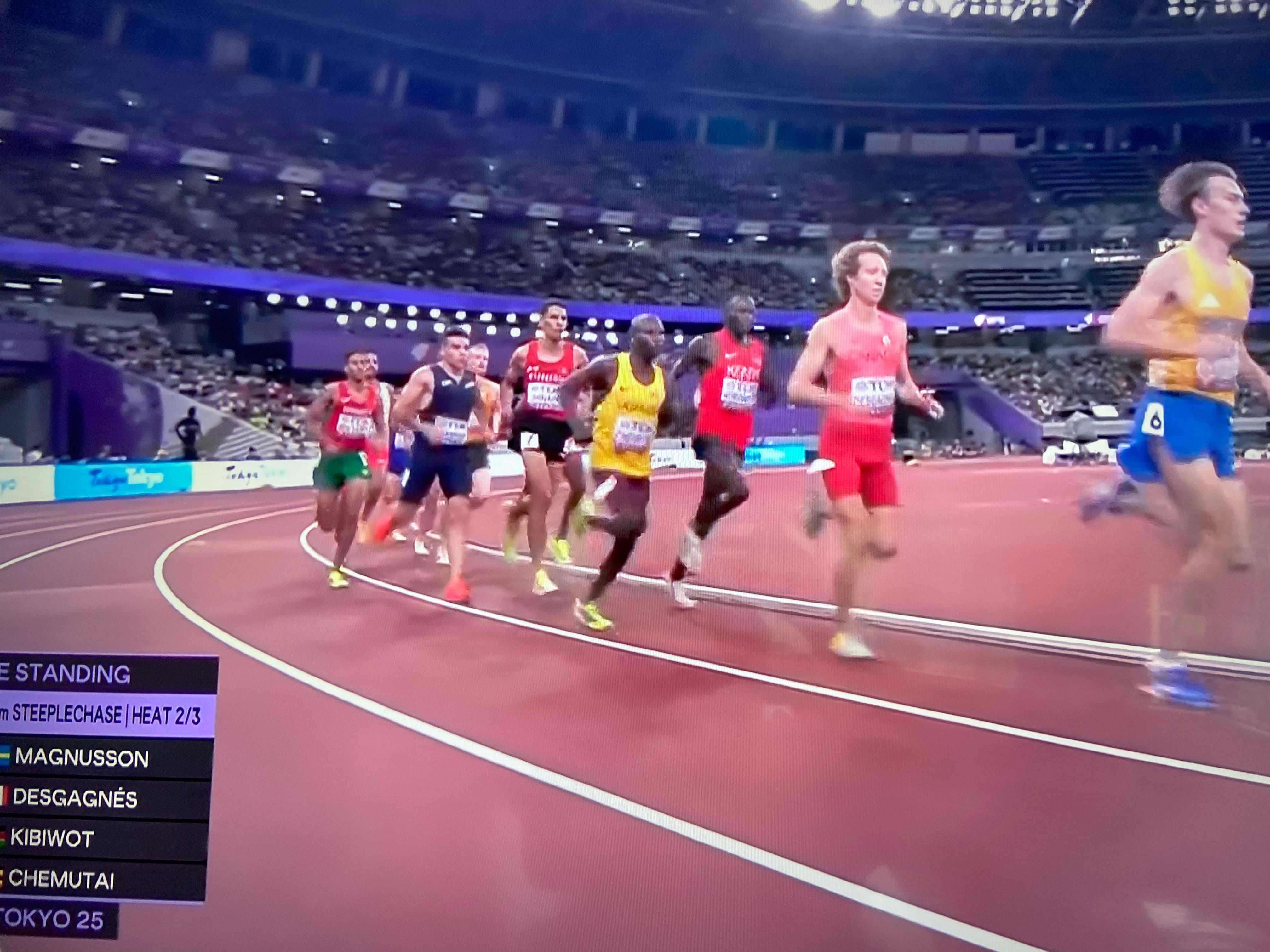 Carabaña, dins el grup capdavanter de la sèrie de 3.000 obstacles.