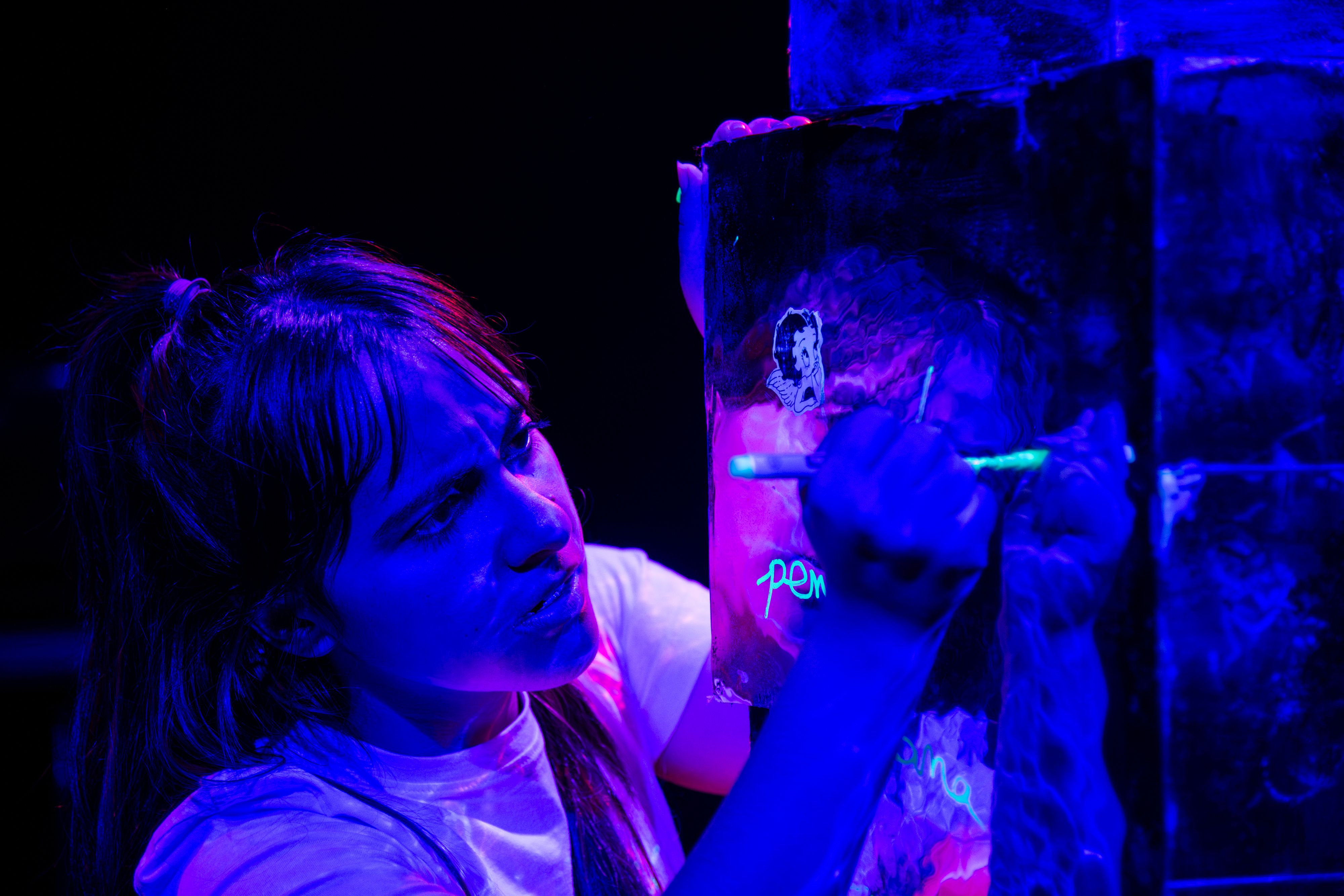 ELENA SANTIAGO EN PLENA INTERPRETACIÓ DEL MONÒLEG.