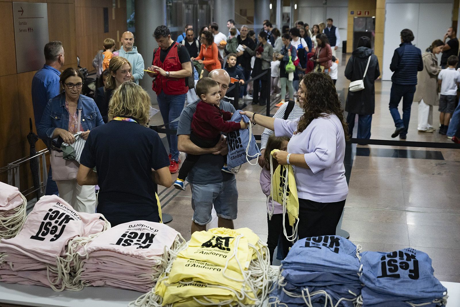 Més de 1.500 bosses de regal repartides. Més de 1.500 bosses de regal repartides.