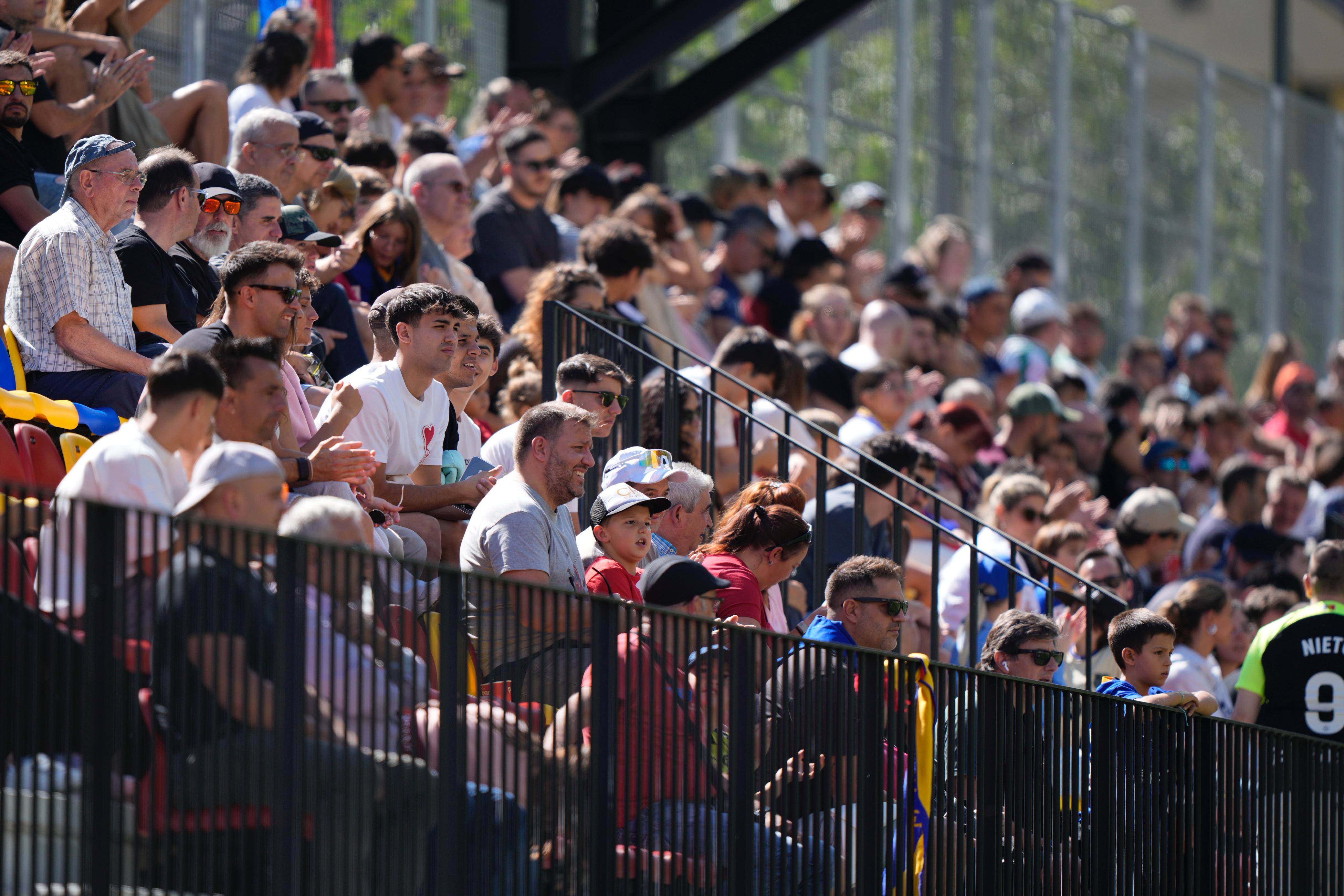 L'estadi de la FAF ha presentat una gran entrada: 3.731 espectadors. L'estadi de la FAF ha presentat una gran entrada: 3.731 espectadors.