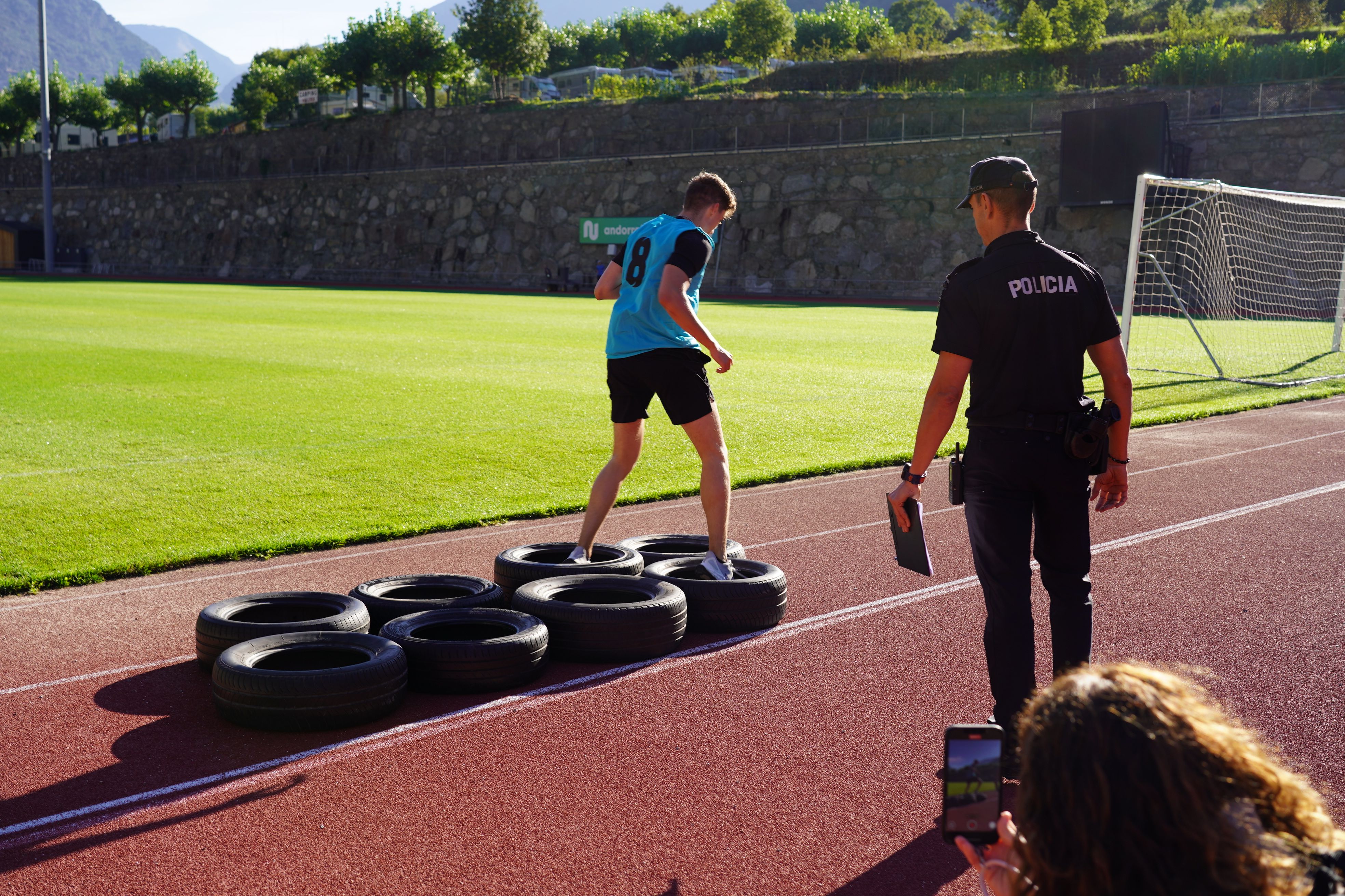 Transcórrer per dins de pneumàtics per mostrar equilibri. Transcórrer per dins de pneumàtics per mostrar equilibri.