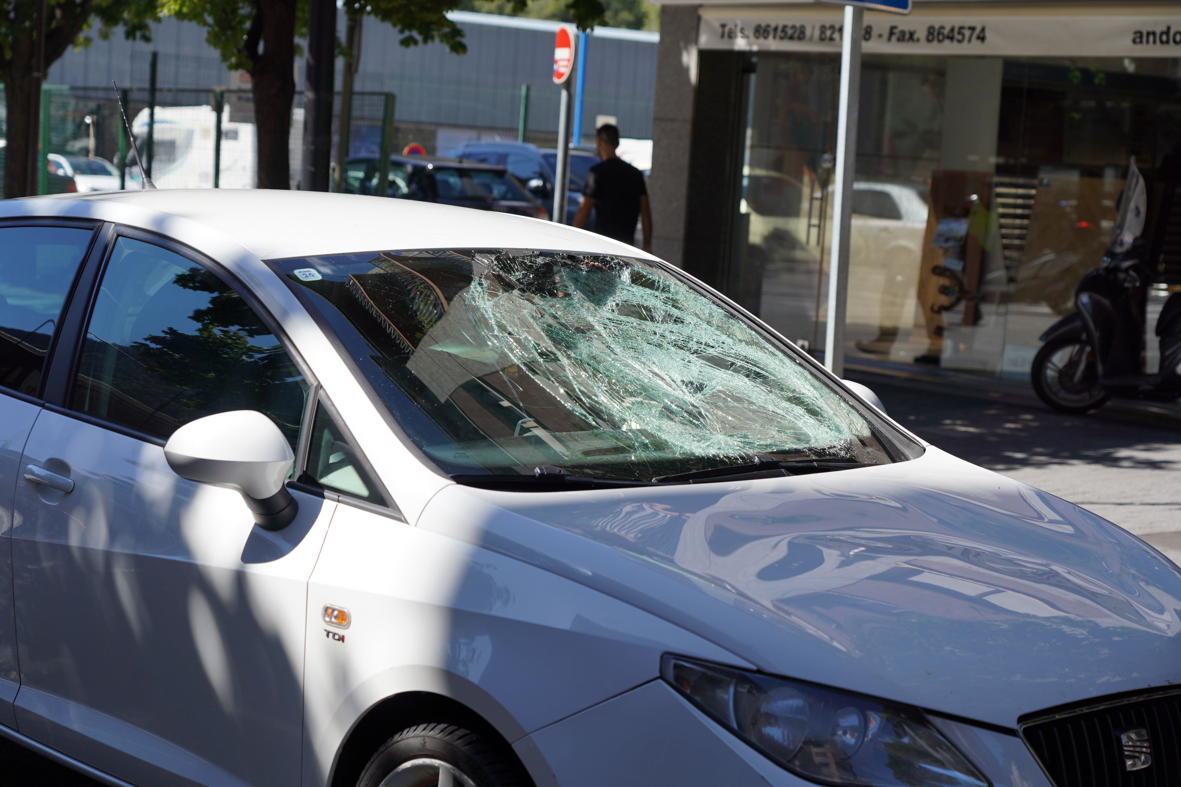 Vidre del cotxe implicat. Vidre del cotxe implicat.