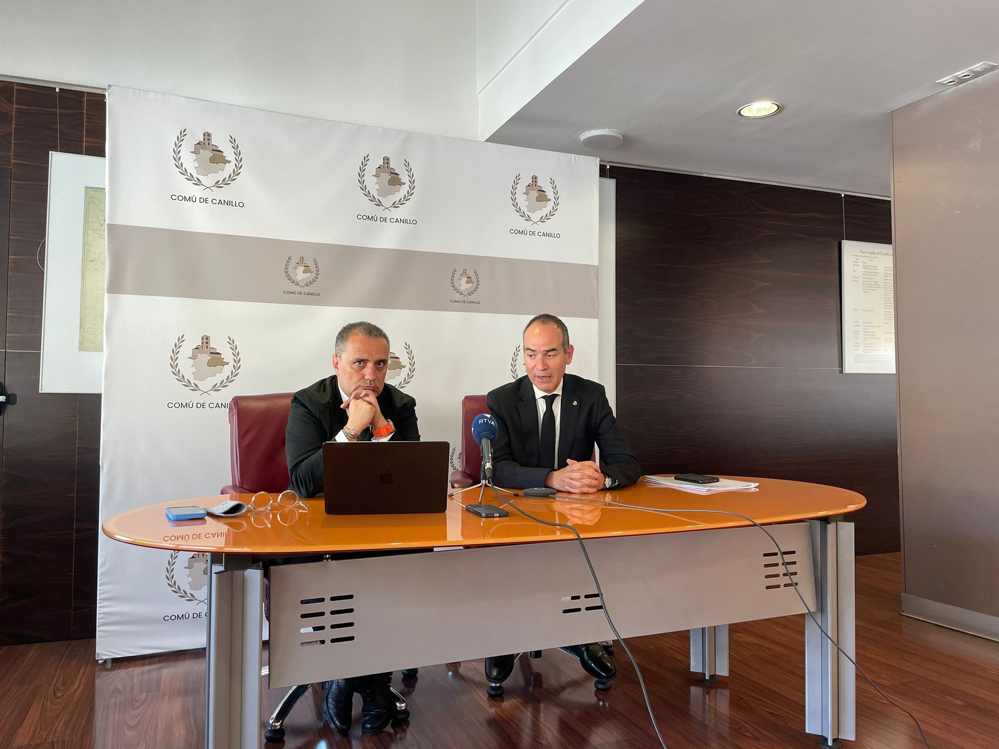 Casal i Alcobé durant la roda de premsa posterior al consell de comú.