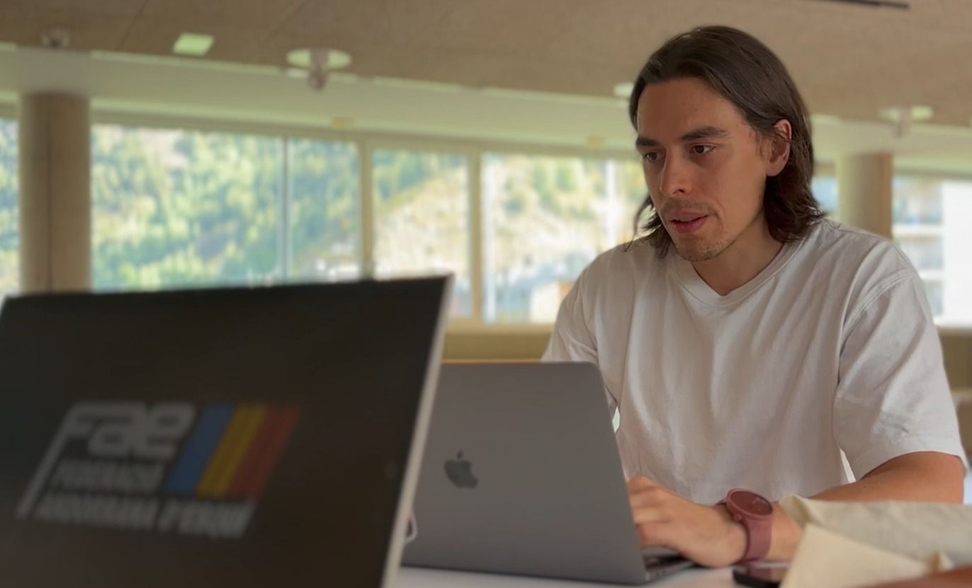 Orol Bonell Monsonís, fisioterapeuta i Doctor en Ciències del Moviment Humà per la Universitat Lliure d’Amsterdam.