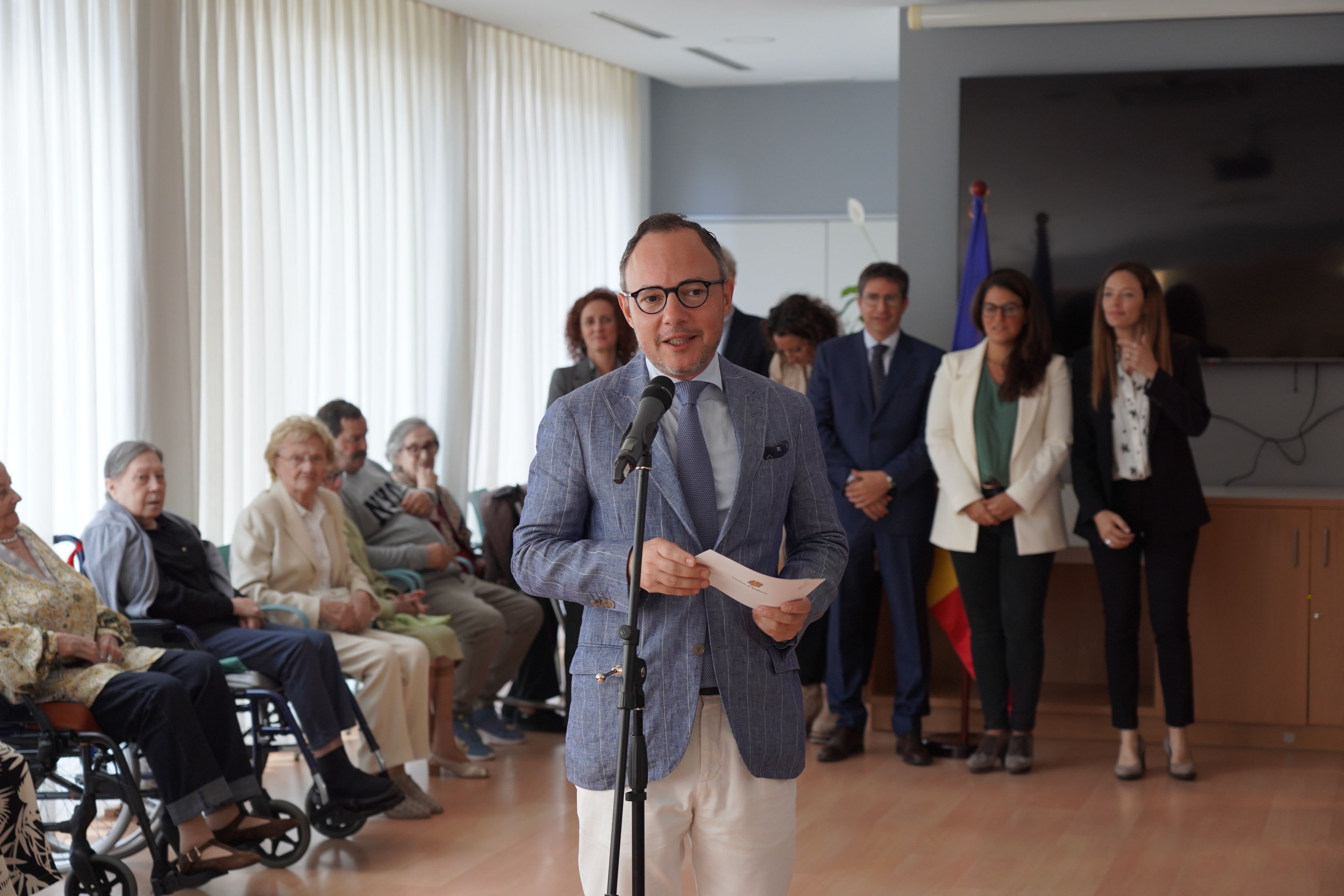 Xavier Espot ha fet un petit discurs per als usuaris del Cedre.