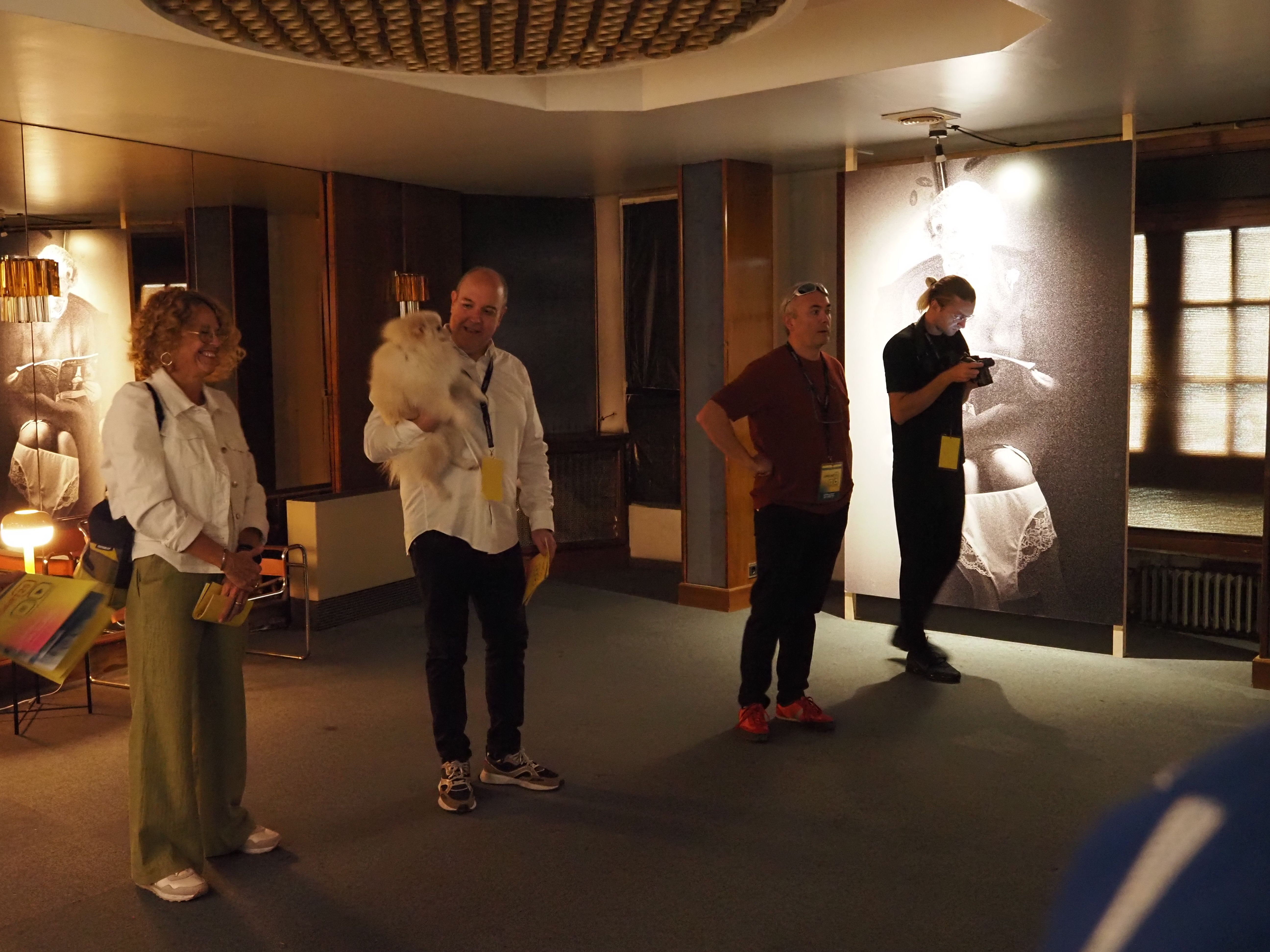 Pere Moles i Teresa Areny durant la visita per als mitjans. Pere Moles i Teresa Areny durant la visita per als mitjans.