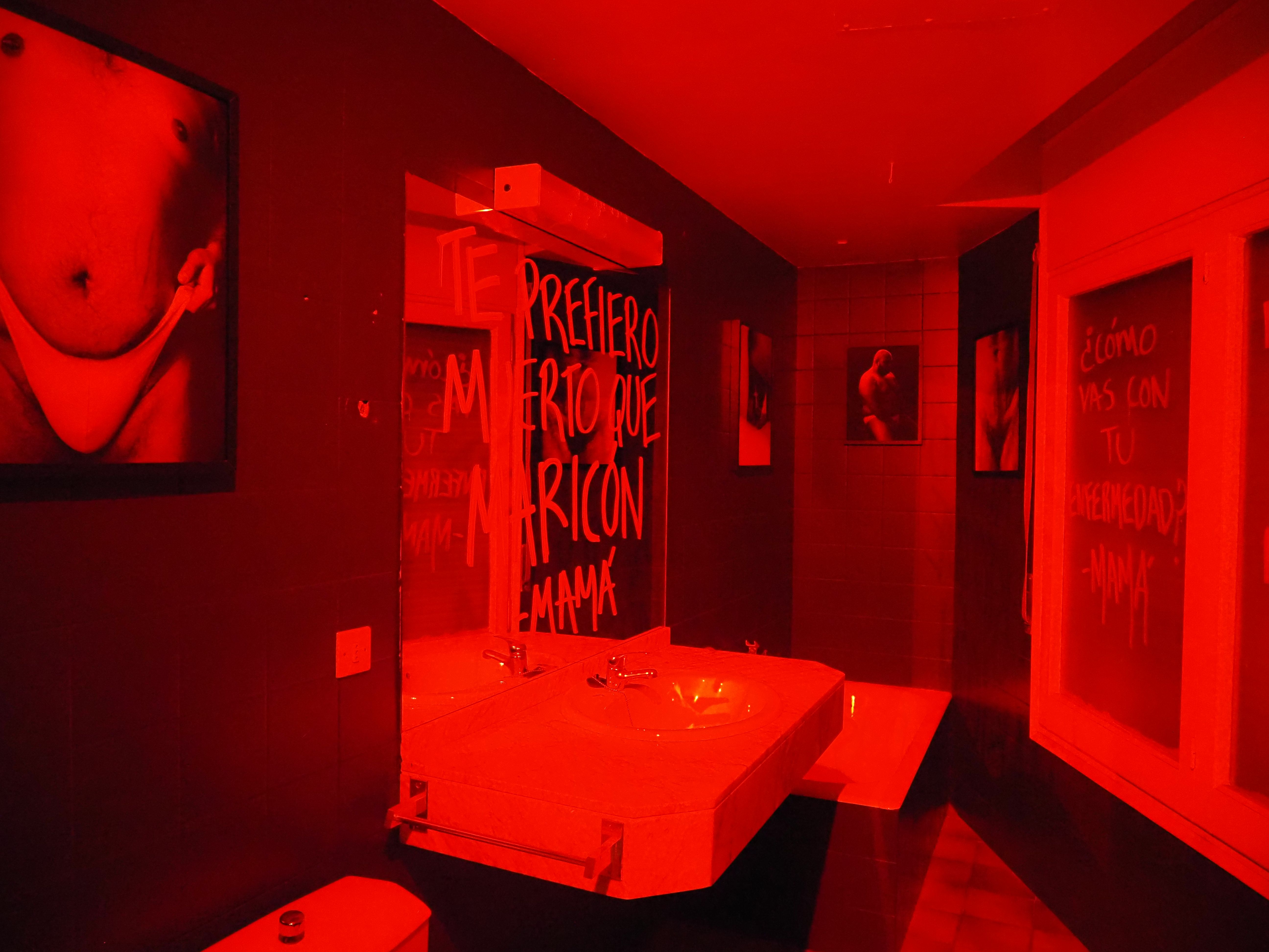 Part de la instal·lacioó de George Ramos. Part de la instal·lacioó de George Ramos.