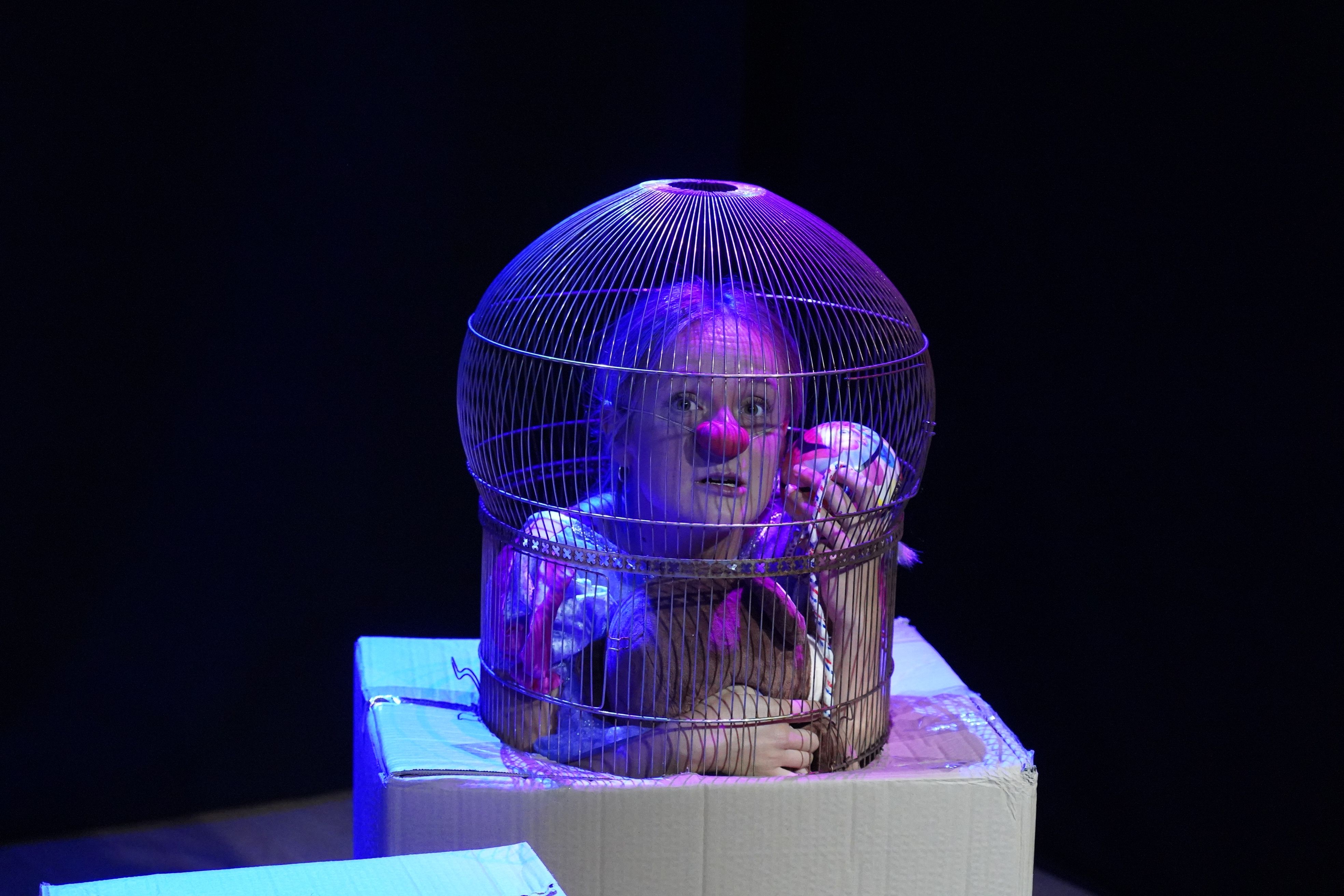 Aina Sánchez, durant un assaig de '22 caixes'.