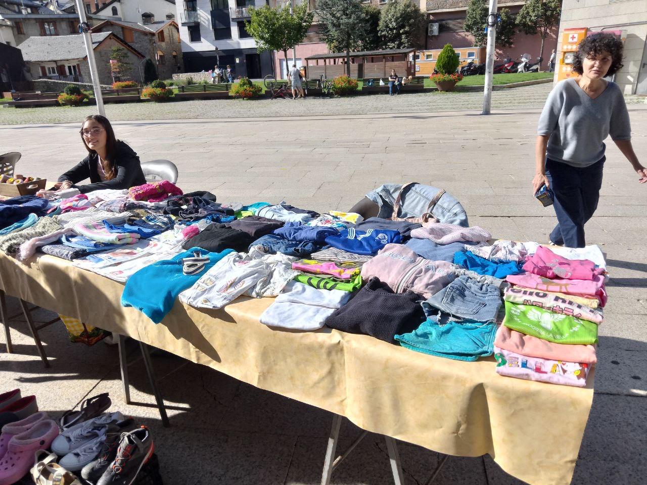 La majoria de parades són d'articles de roba infantil. La majoria de parades són d'articles de roba infantil.