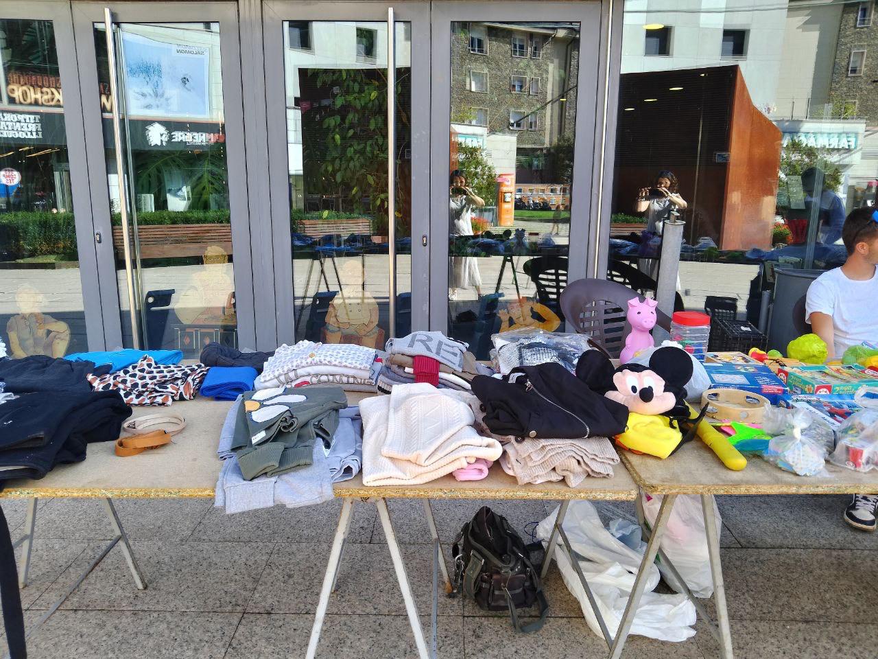 També hi ha peluixos i jocs per als més petits. També hi ha peluixos i jocs per als més petits.