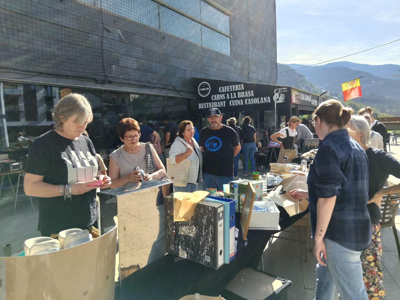 Arxivadors i material escolar per a la tornada. Arxivadors i material escolar per a la tornada.