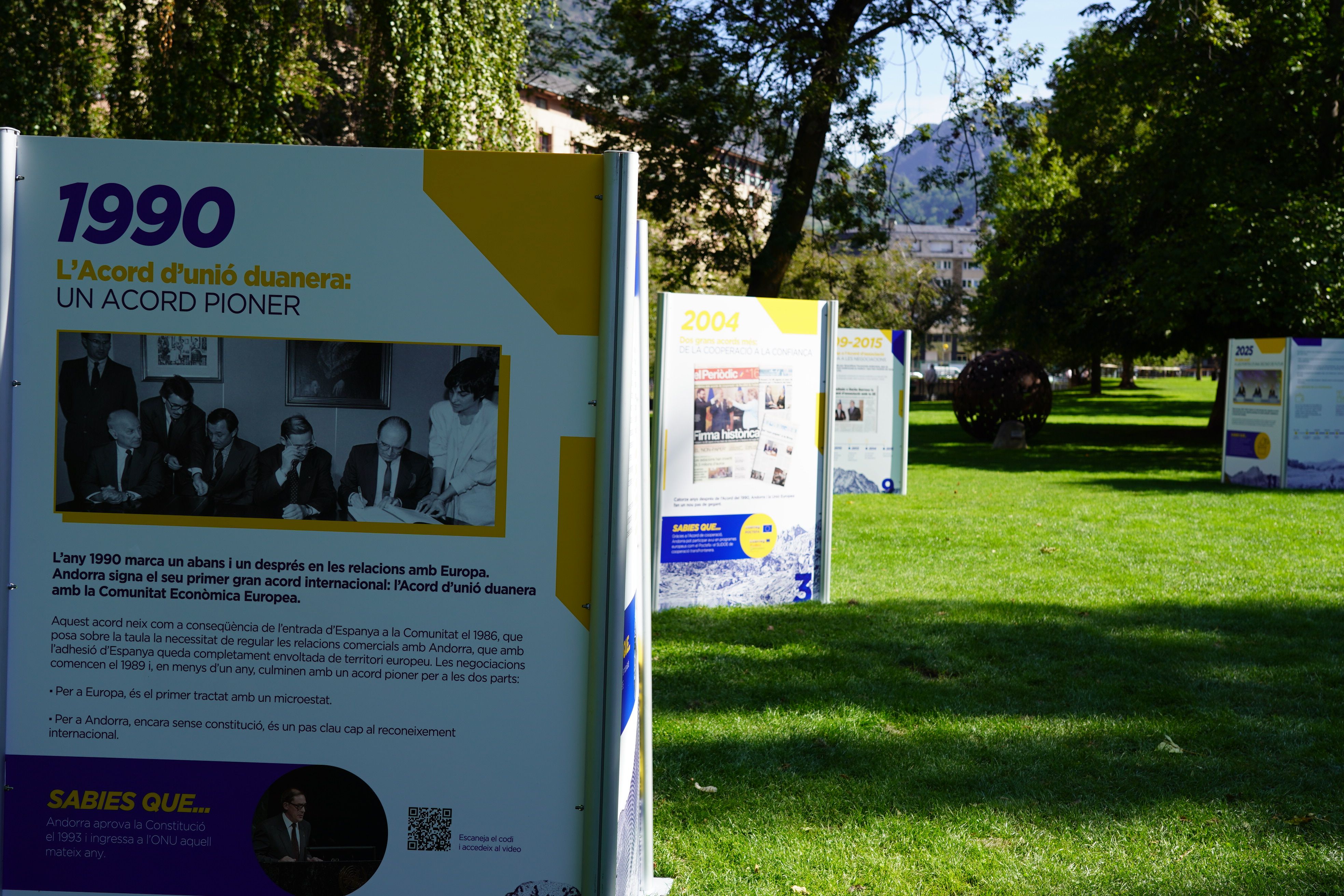 L'exposició sobre els 35 anys de relacions amb la UE. L'exposició sobre els 35 anys de relacions amb la UE.