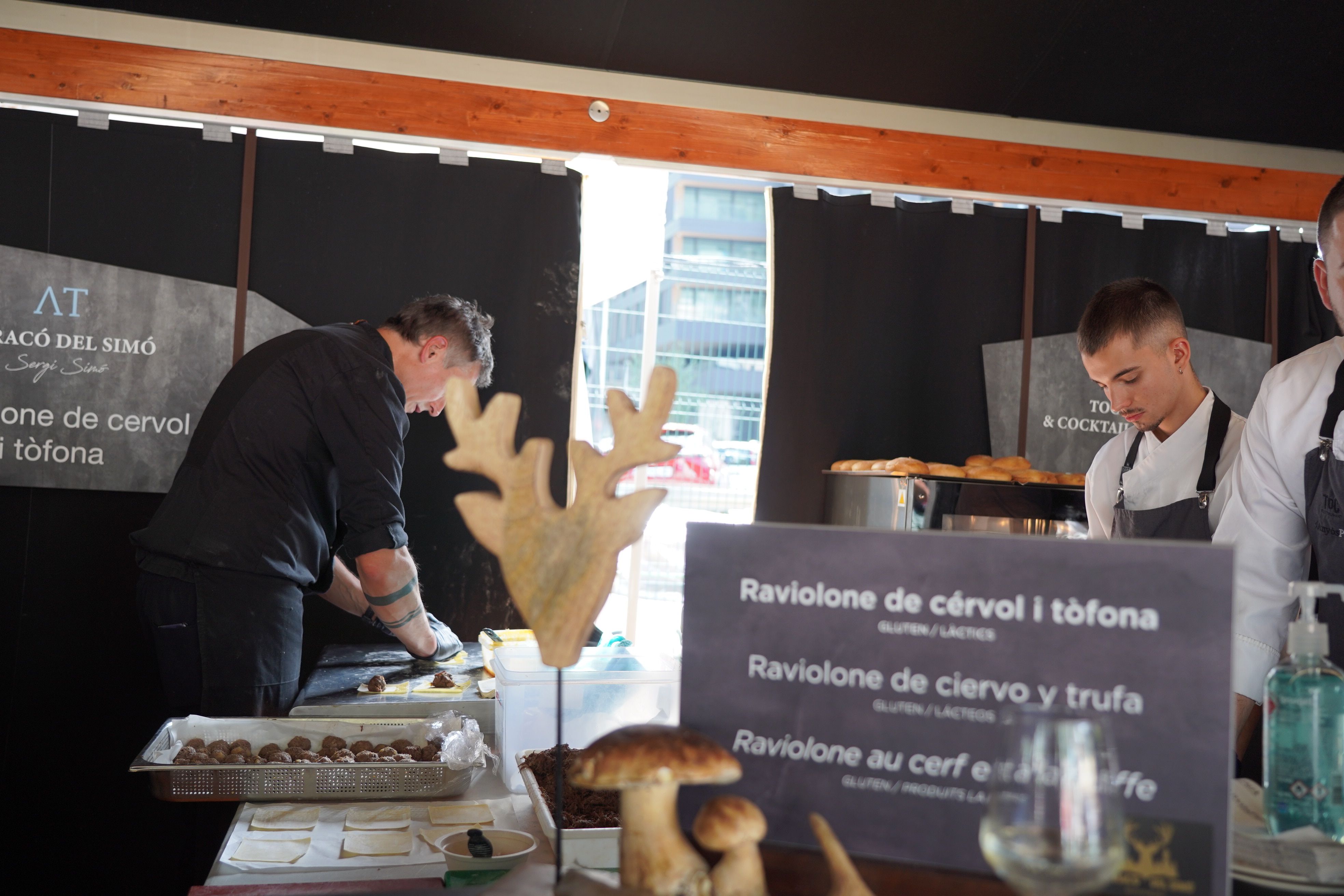 Preparant uns raviolis que han tingut èxit. Preparant uns raviolis que han tingut èxit.