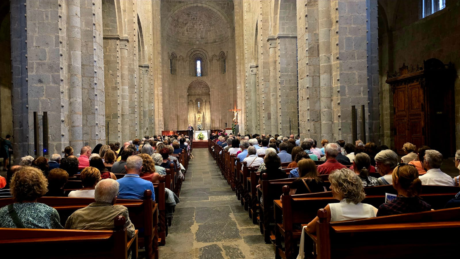 Una vista general de la catedral durant la celebració.