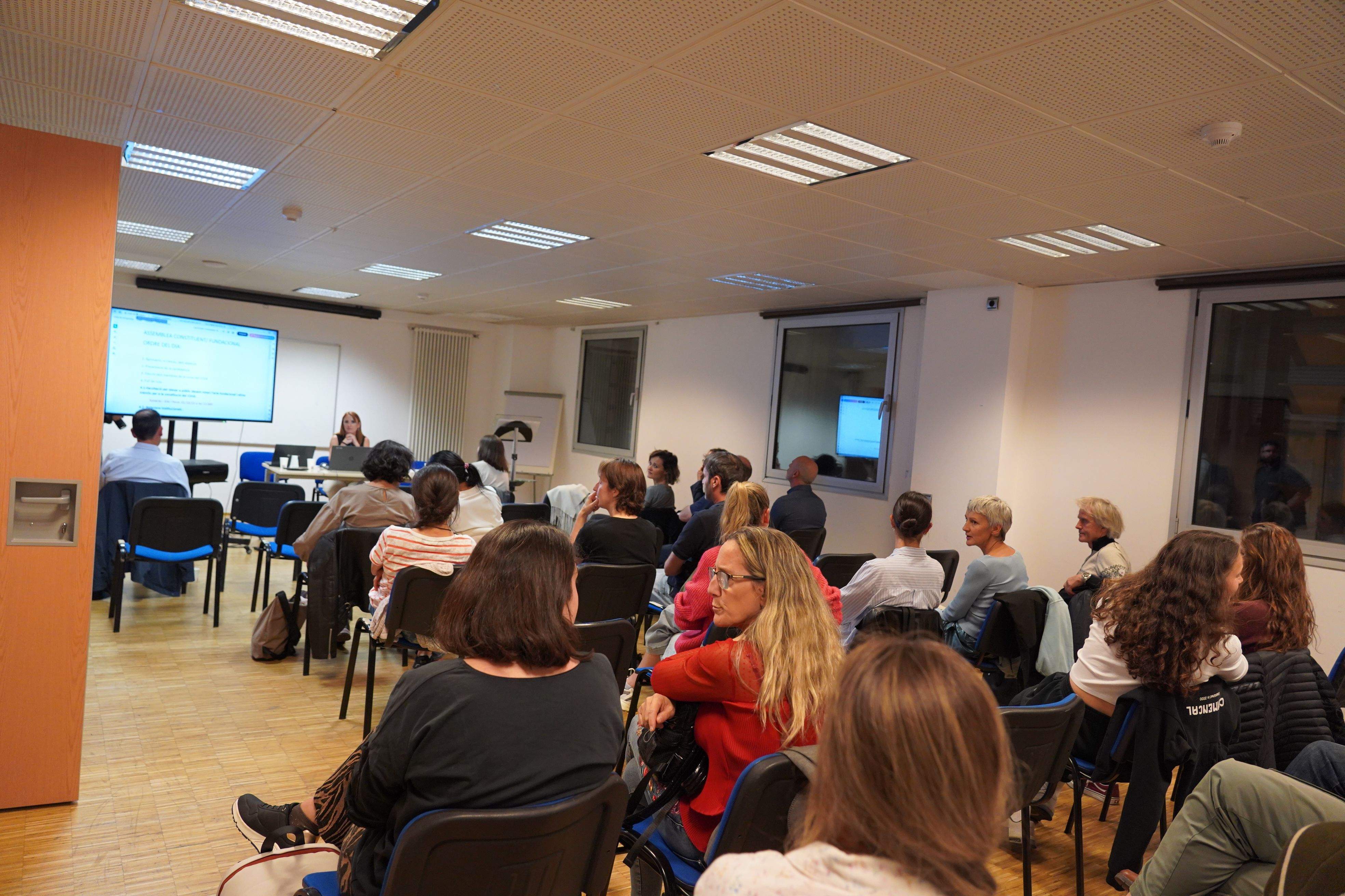 Assemblea constituent. La portaveu del Sindicat, Rebeca Bonache.