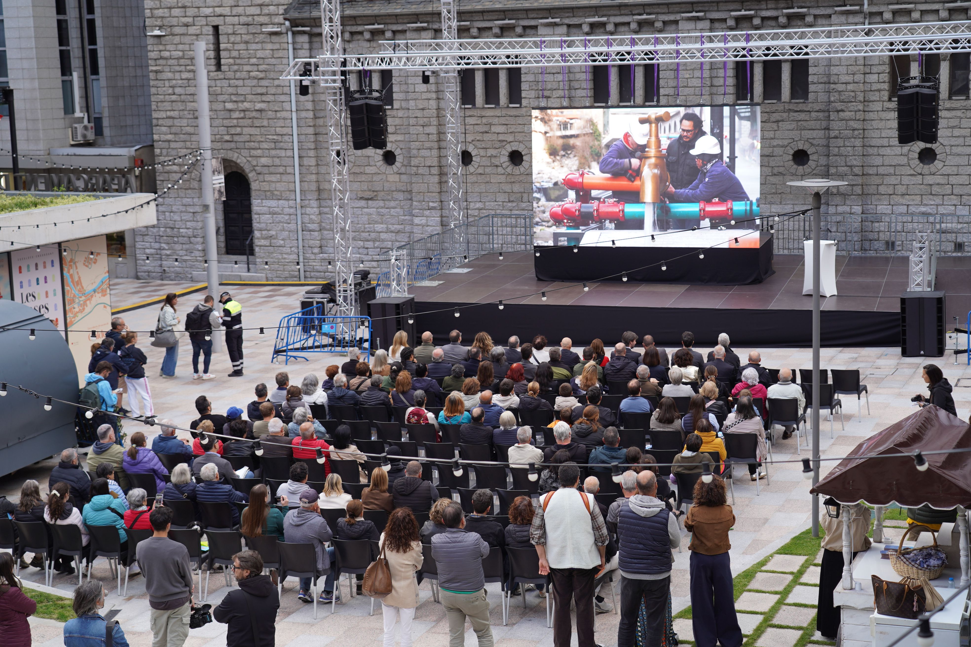 Projecció del documental sobre el procés de creació del projecte Caldes. Projecció del documental sobre el procés de creació del projecte Caldes.