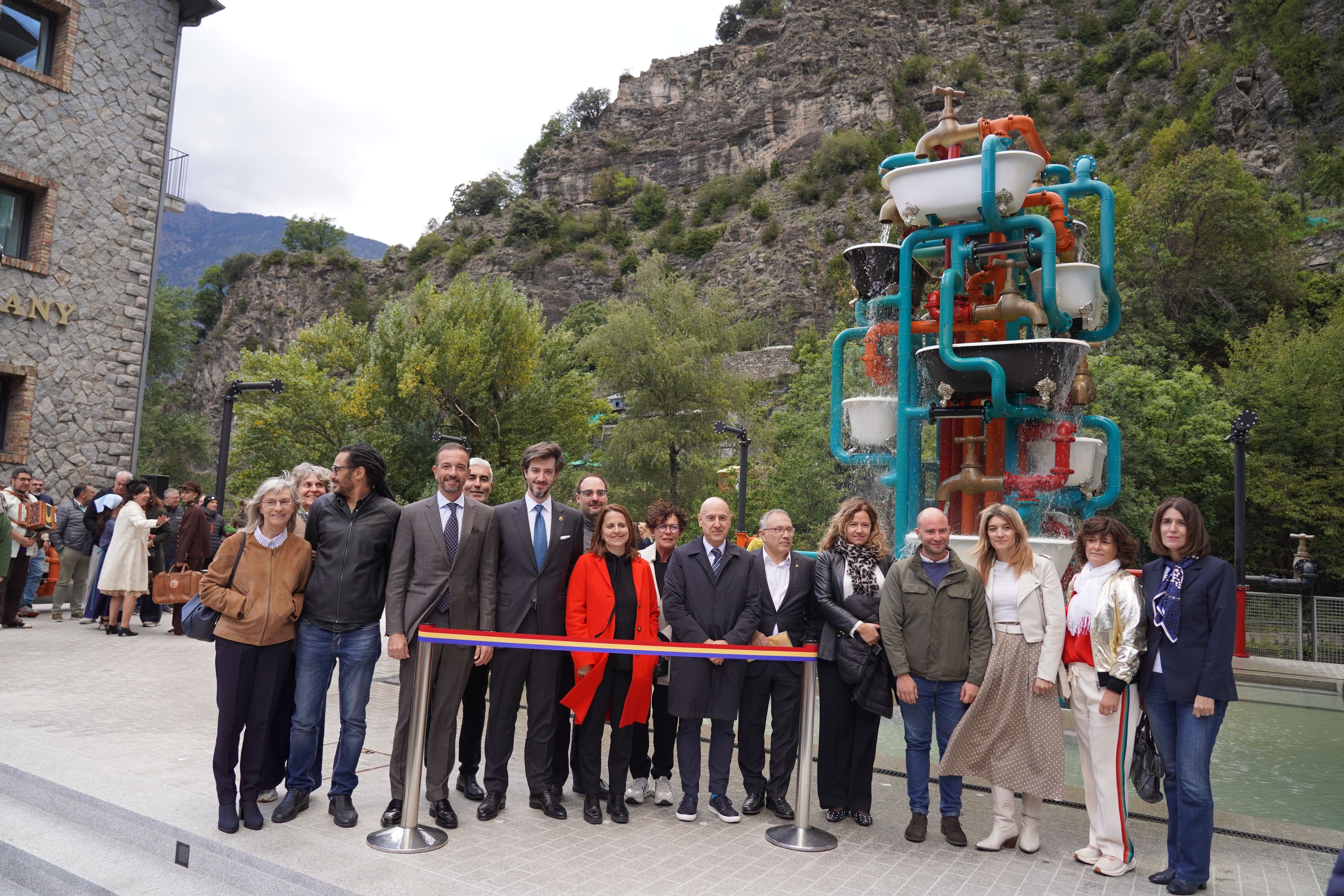 Les autoritats durant la inauguració del projecte Caldes. Les autoritats durant la inauguració del projecte Caldes.