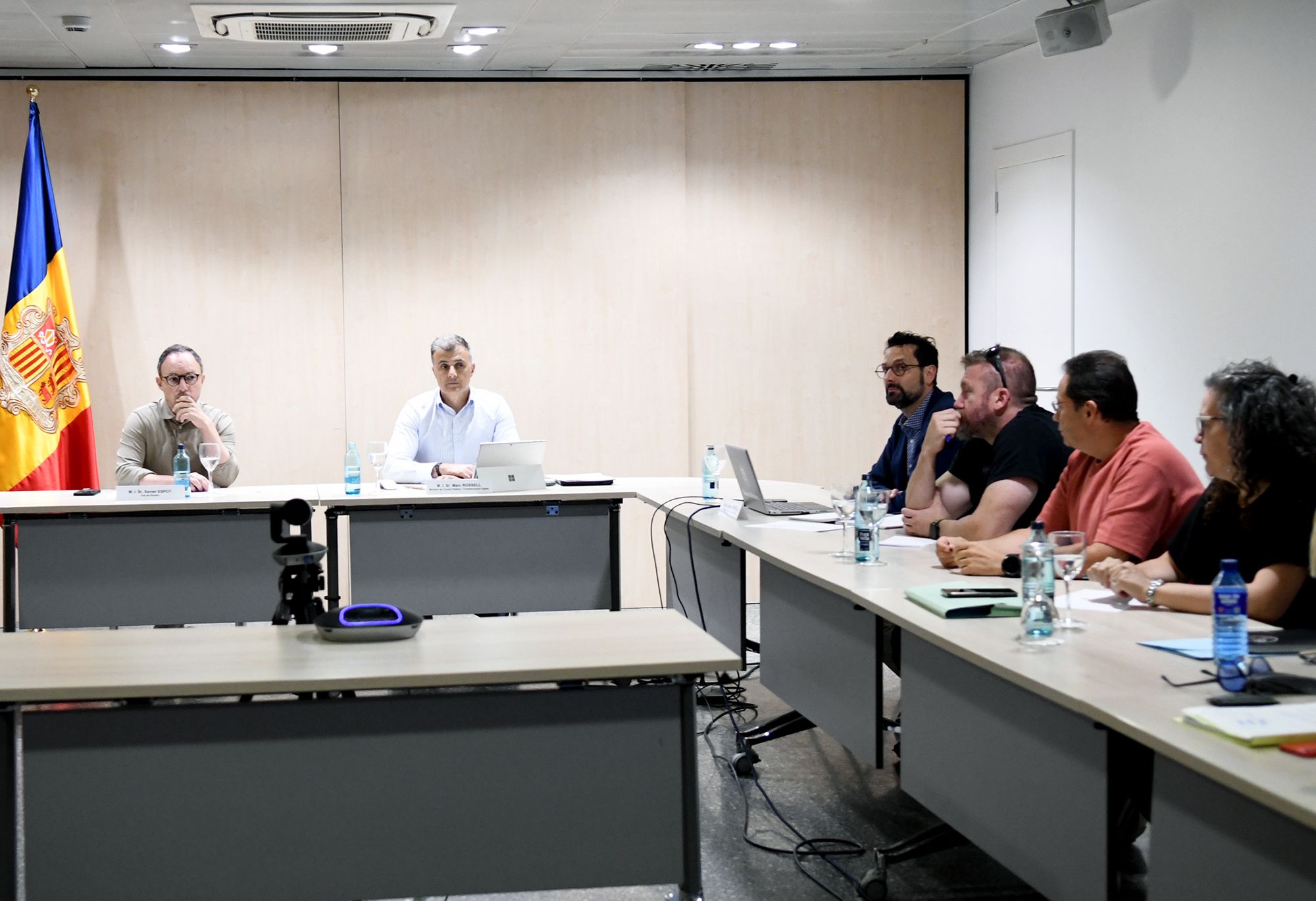 Xavier Espot, Marc Rossell i Marc Cornell en una reunió amb els sindicats de funcionaris. Xavier Espot, Marc Rossell i Marc Cornell en una reunió amb els sindicats de funcionaris.