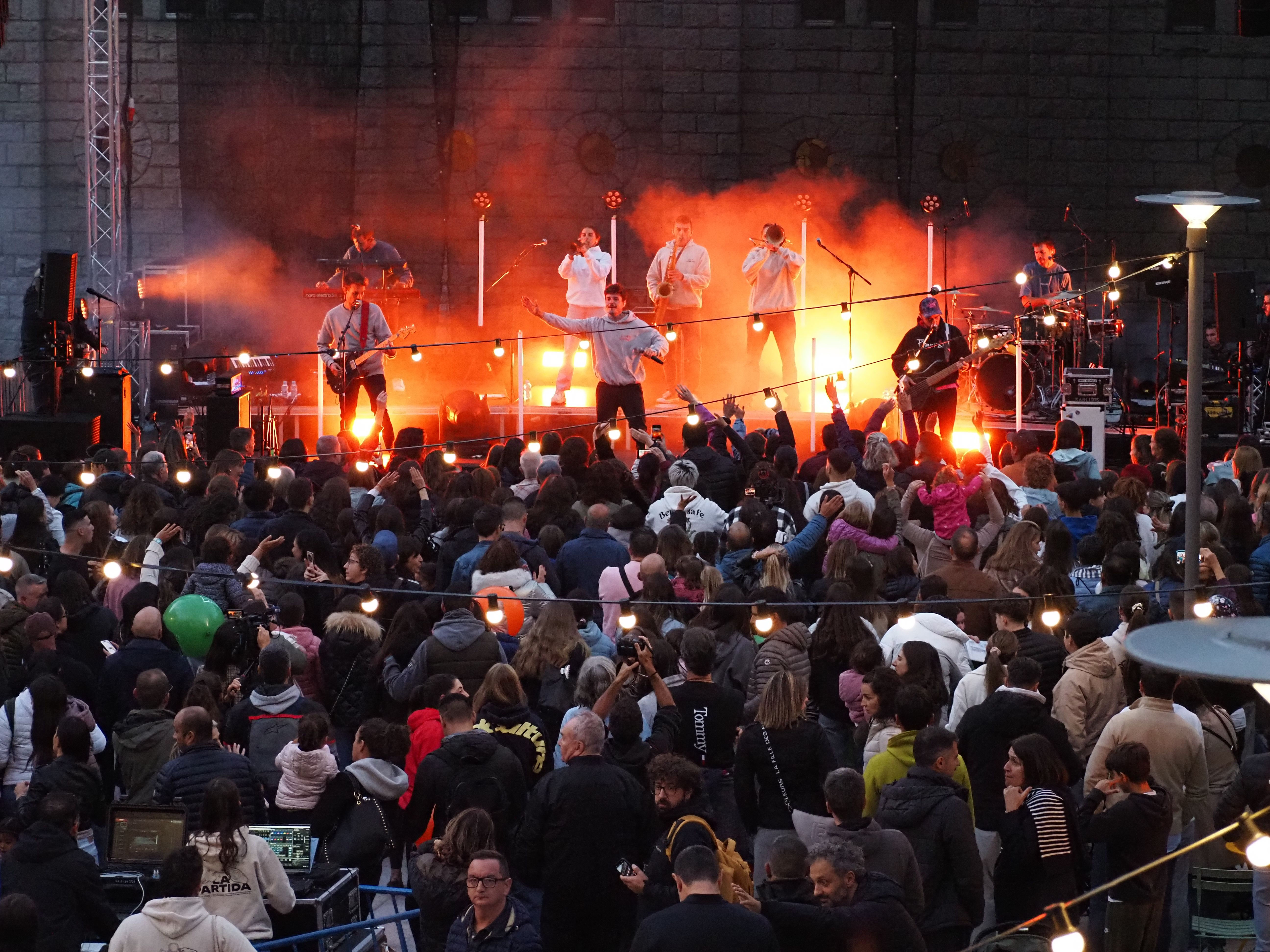 Un instant del concert de Miki Nuñez al Caldes Festival. Un instant del concert de Miki Nuñez al Caldes Festival.