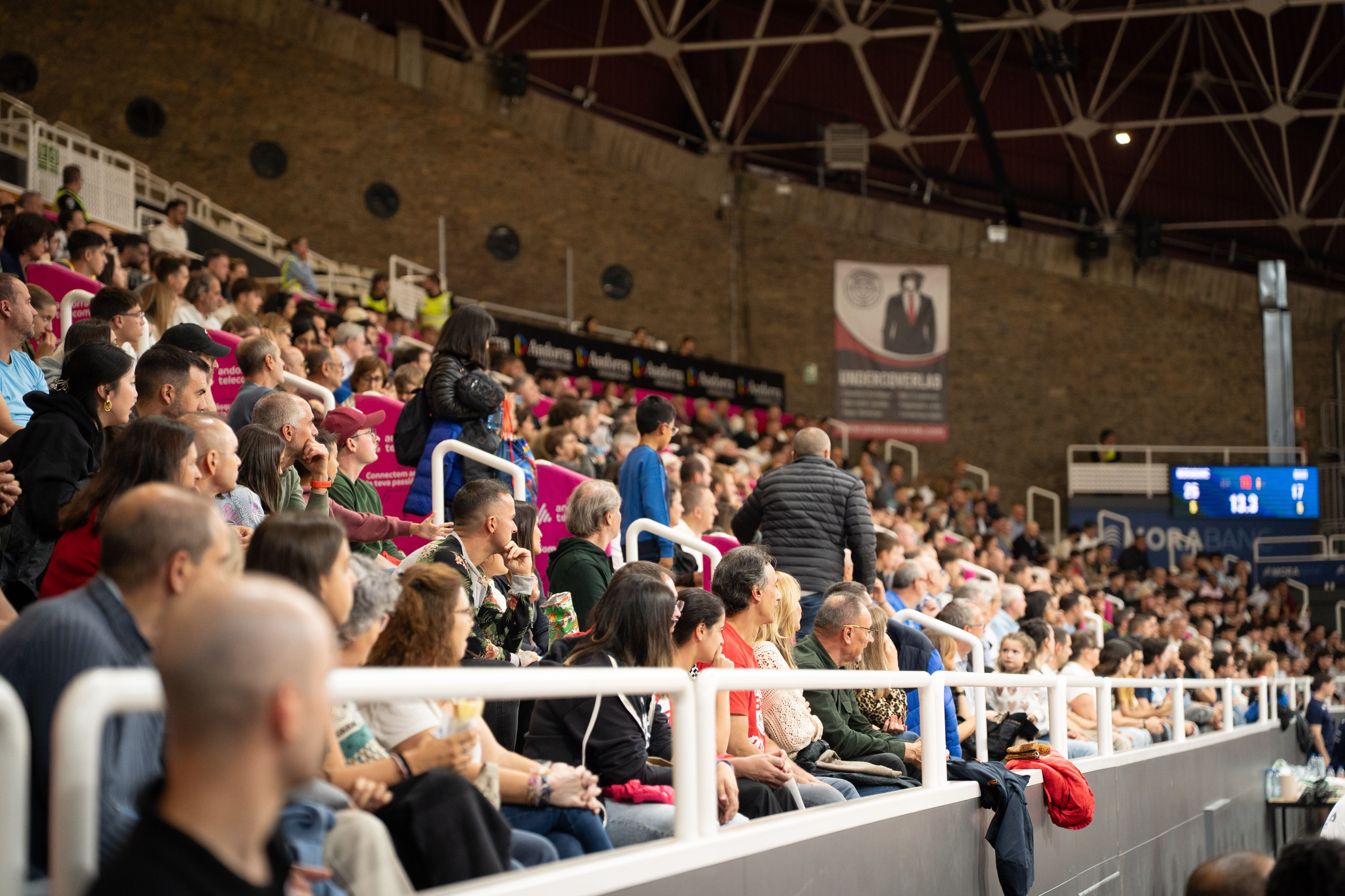 678 espectadors han volgut presenciar el darrer amistós de la pretemporada. 678 espectadors han volgut presenciar el darrer amistós de la pretemporada.