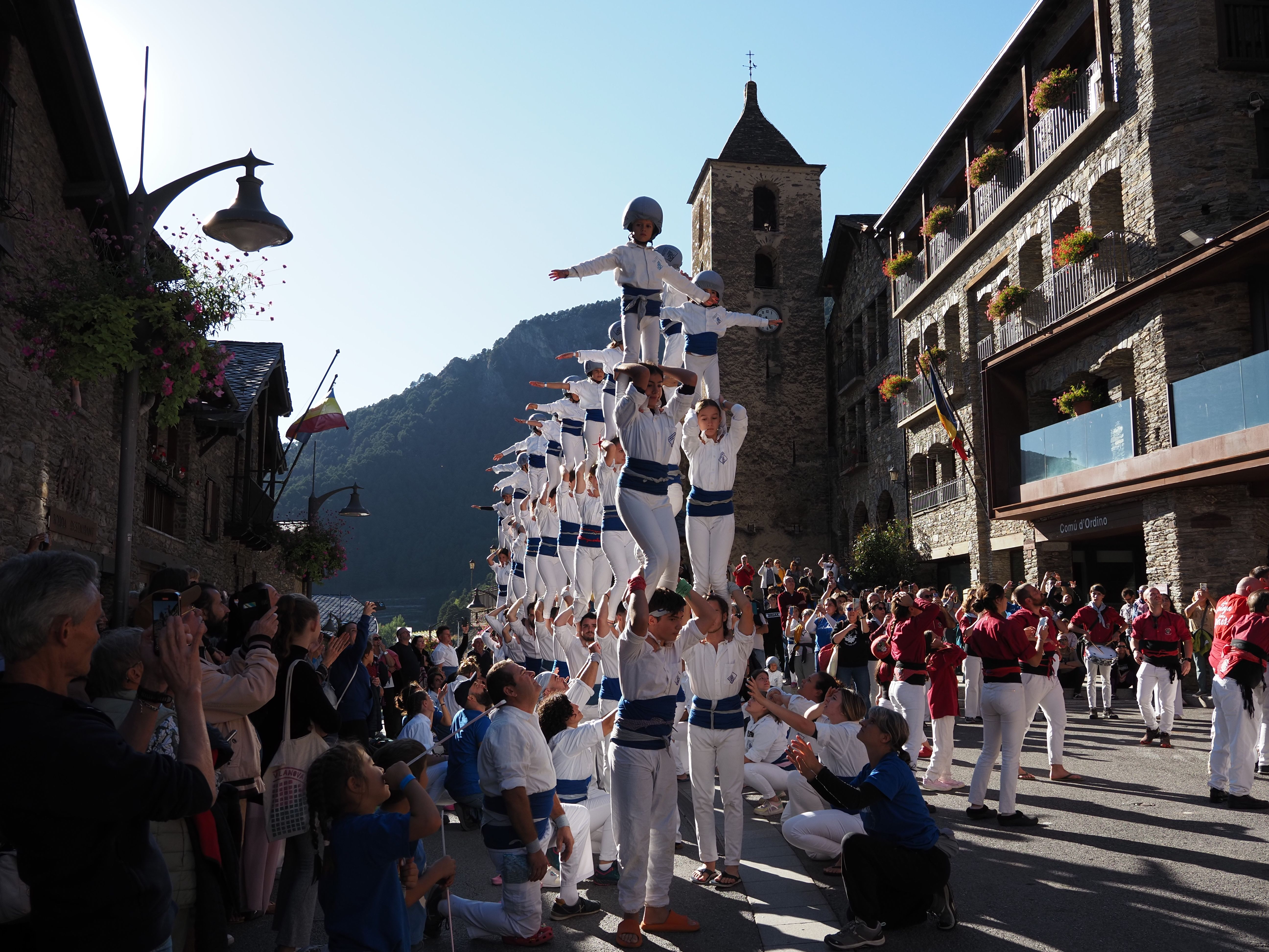 Els Falcons durant la seva actuació. Els Falcons durant la seva actuació.