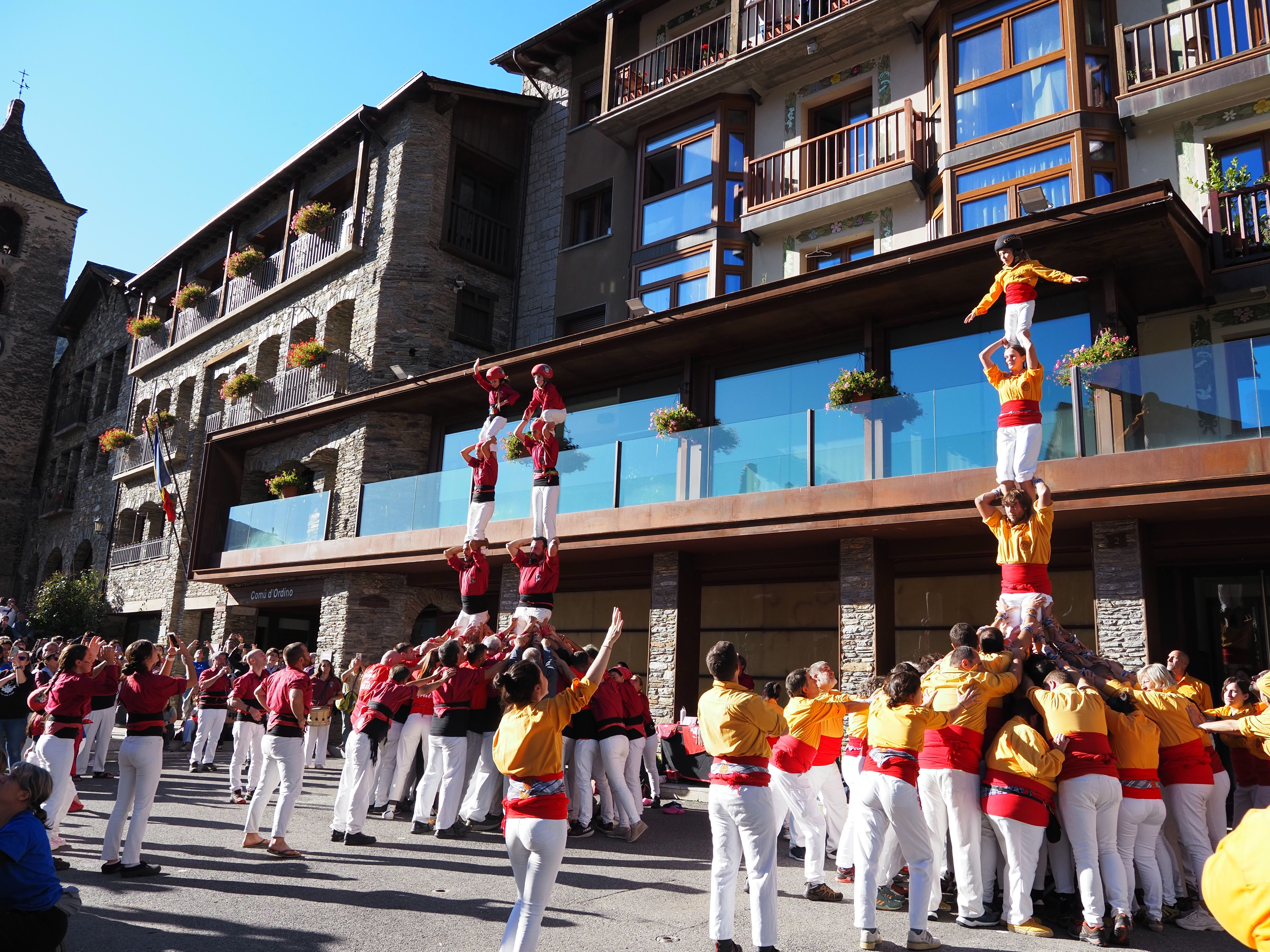 Els pilars inicials dels Castellers d'Andorra i la Muixeranga de Castelló. Els pilars inicials dels Castellers d'Andorra i la Muixeranga de Castelló.