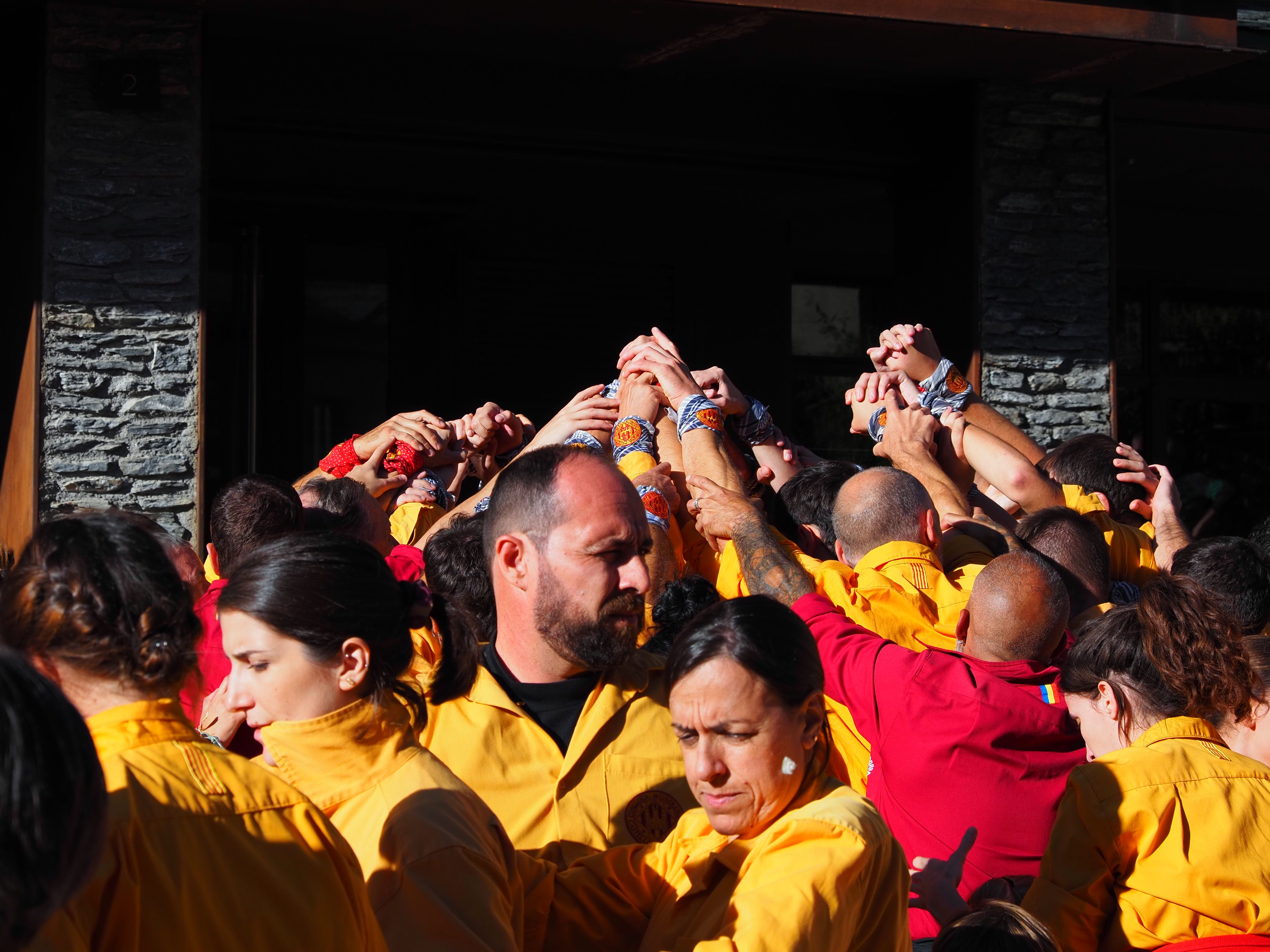 La Conllonga Muixeranga de Castelló preparant una de les construccions. La Conllonga Muixeranga de Castelló preparant una de les construccions.