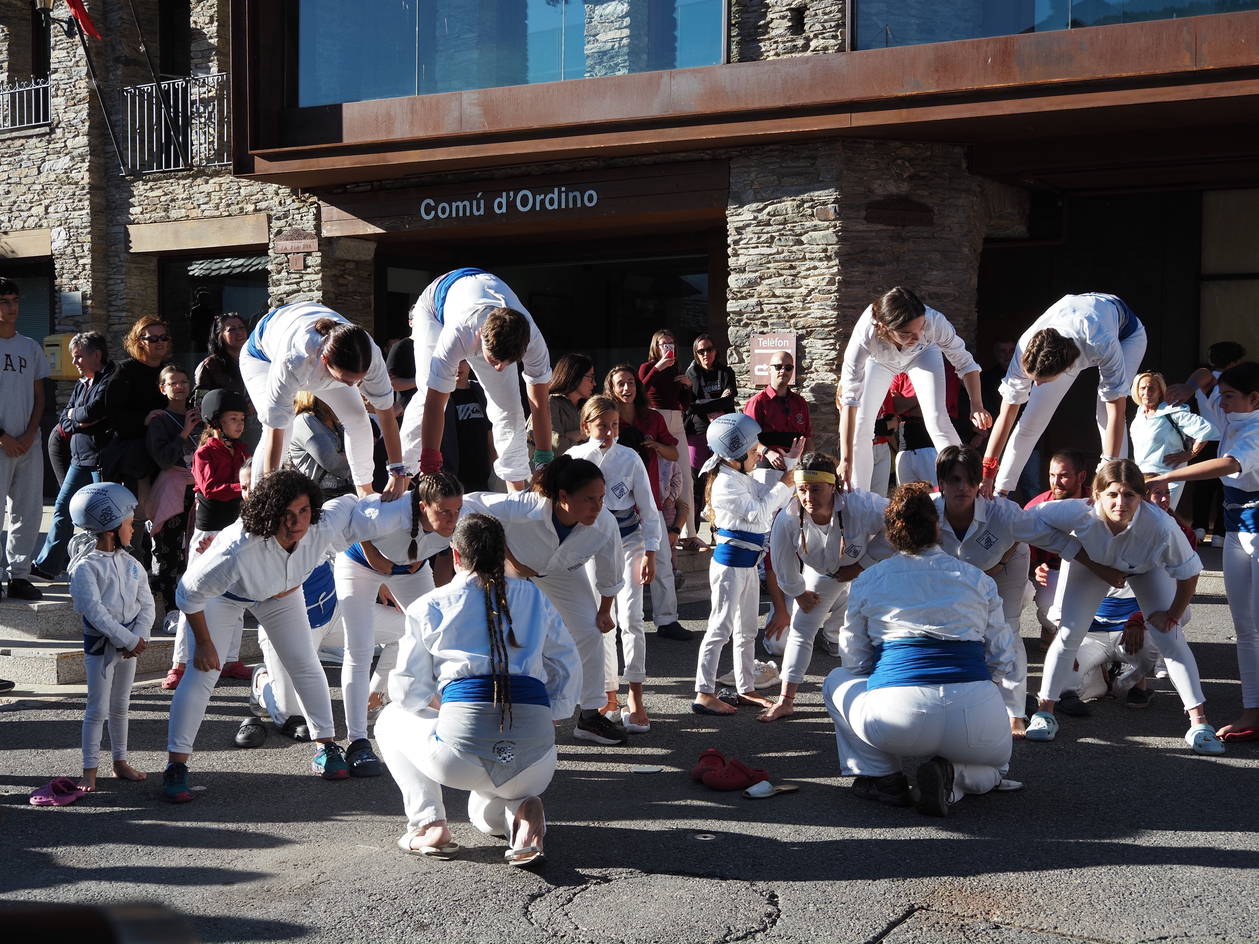 Actuació dels Falcons de Vilanova i la Geltrú. Actuació dels Falcons de Vilanova i la Geltrú.