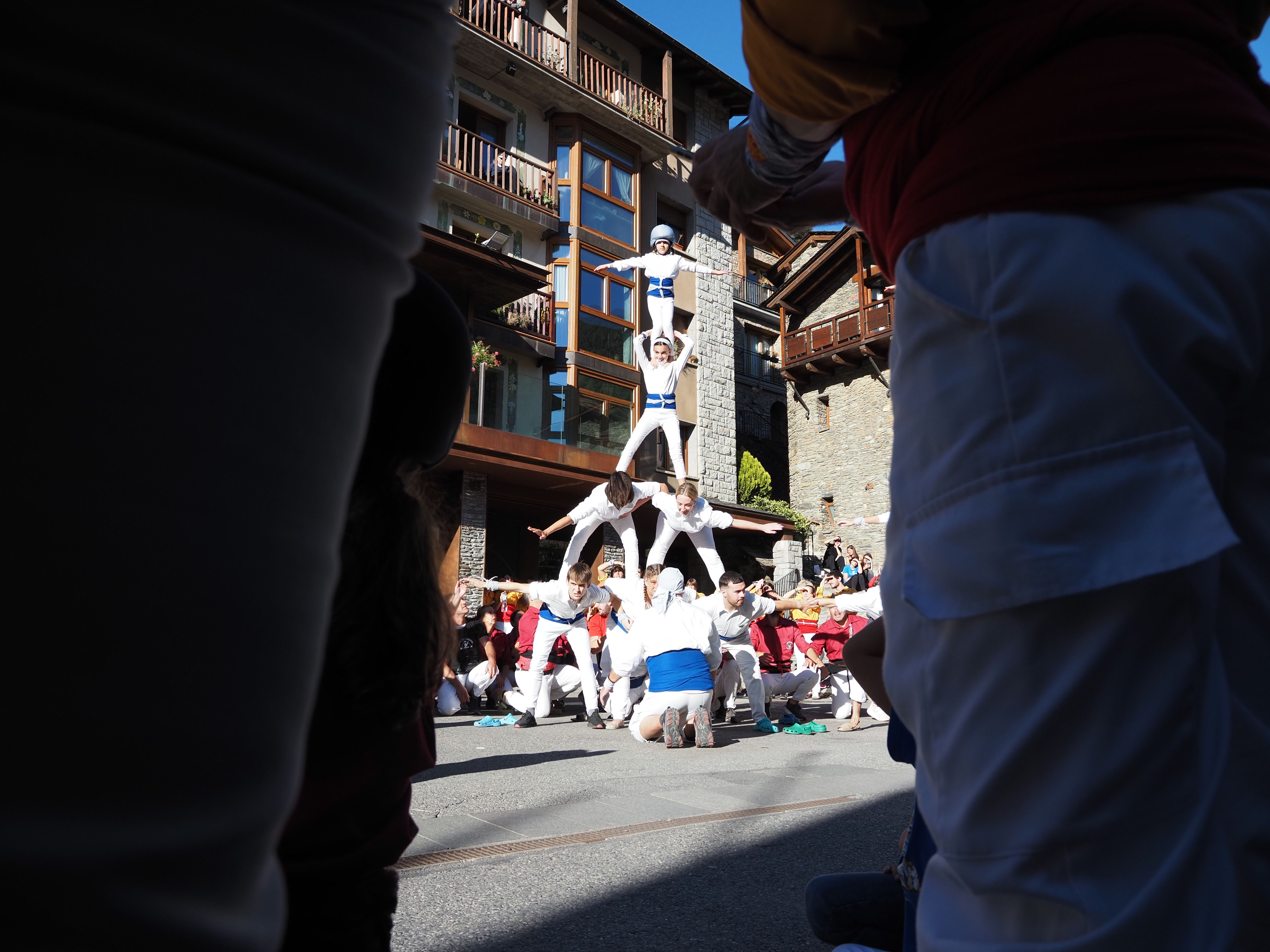Actuació dels Falcons de Vilanova i la Geltrú. Actuació dels Falcons de Vilanova i la Geltrú.