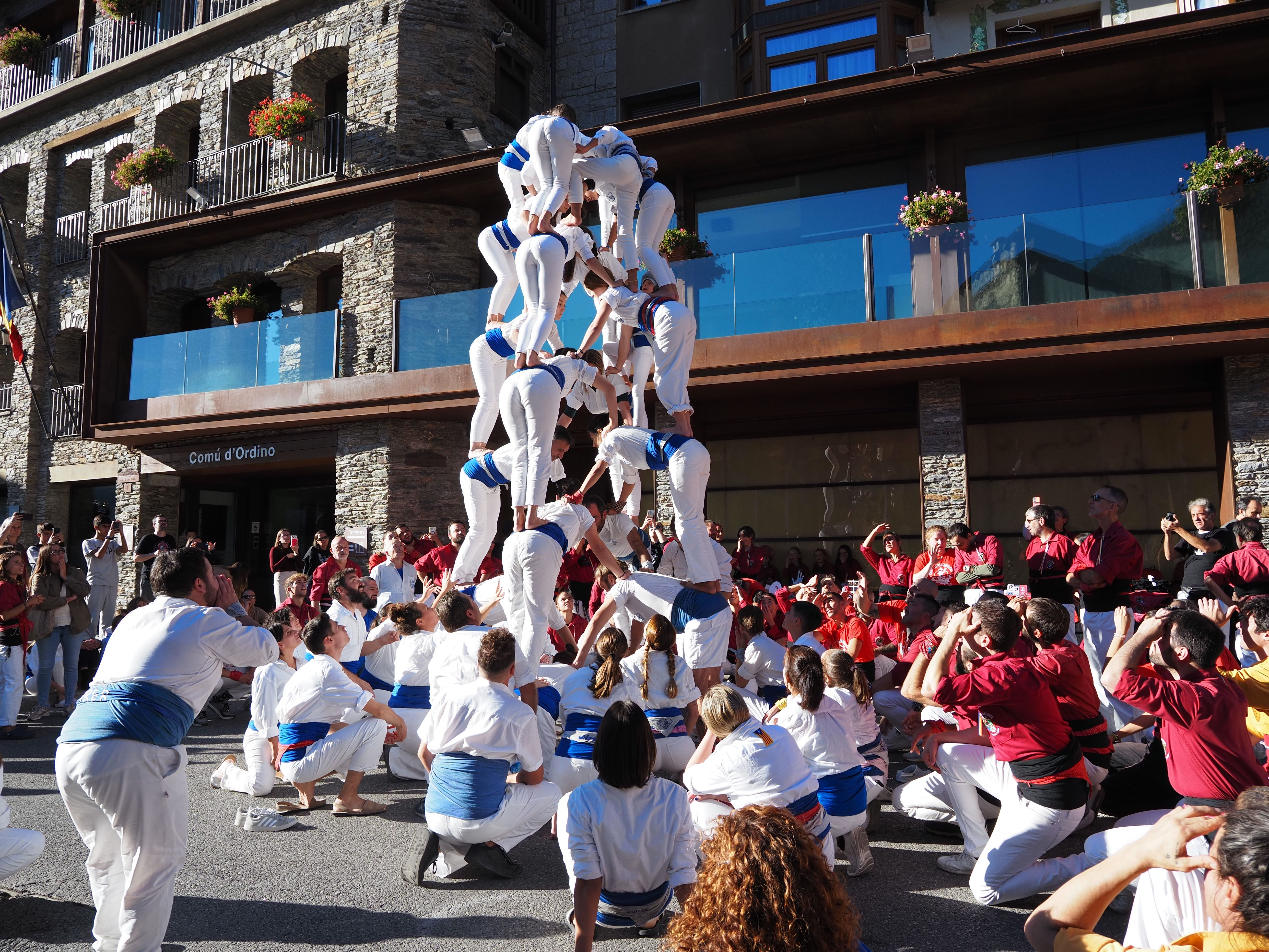 Actuació dels Falcons de Vilanova i la Geltrú. Actuació dels Falcons de Vilanova i la Geltrú.