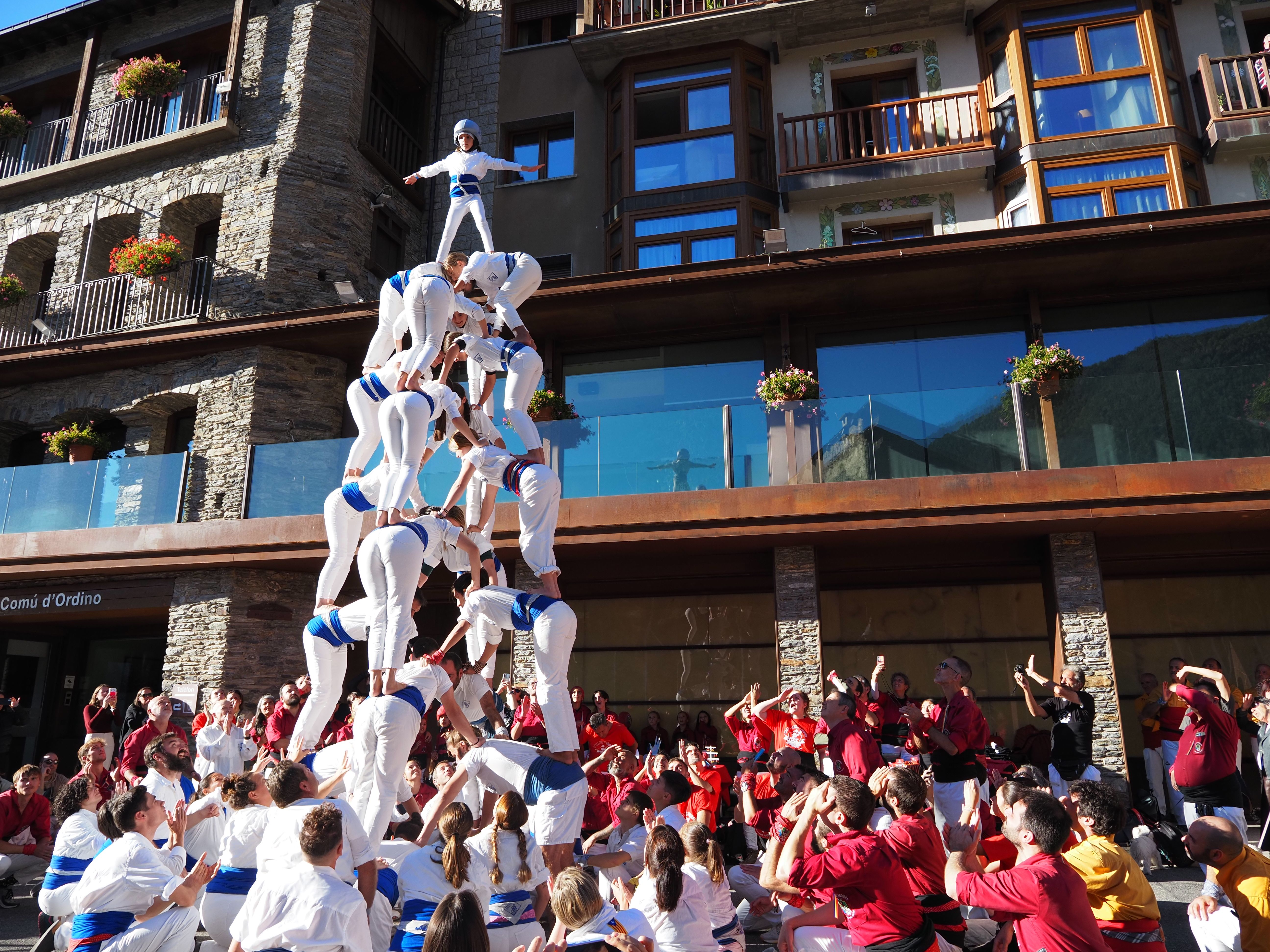Actuació dels Falcons de Vilanova i la Geltrú. Actuació dels Falcons de Vilanova i la Geltrú.