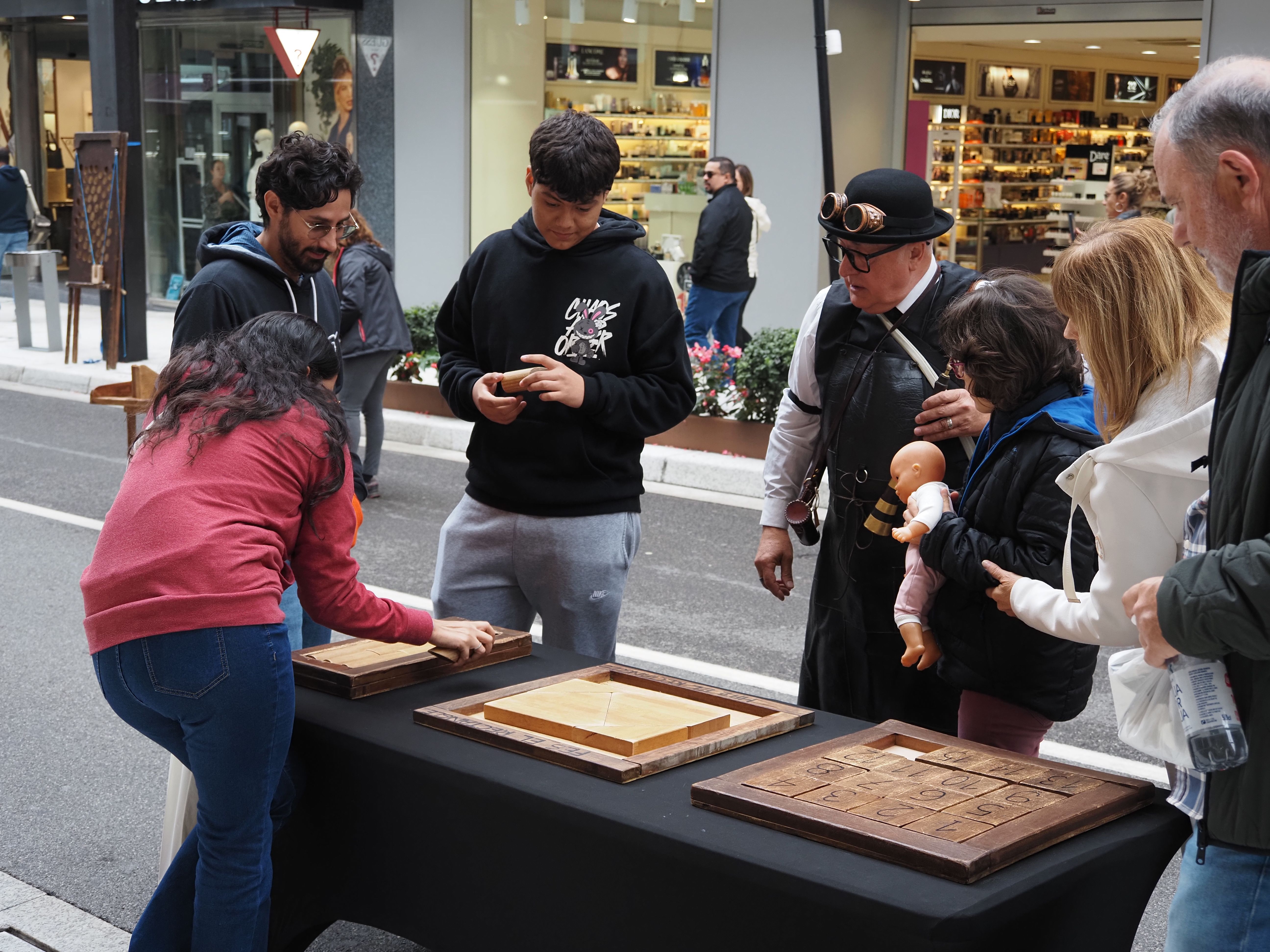 Els jocs de fusta han tingut força èxit. Els jocs de fusta han tingut força èxit.