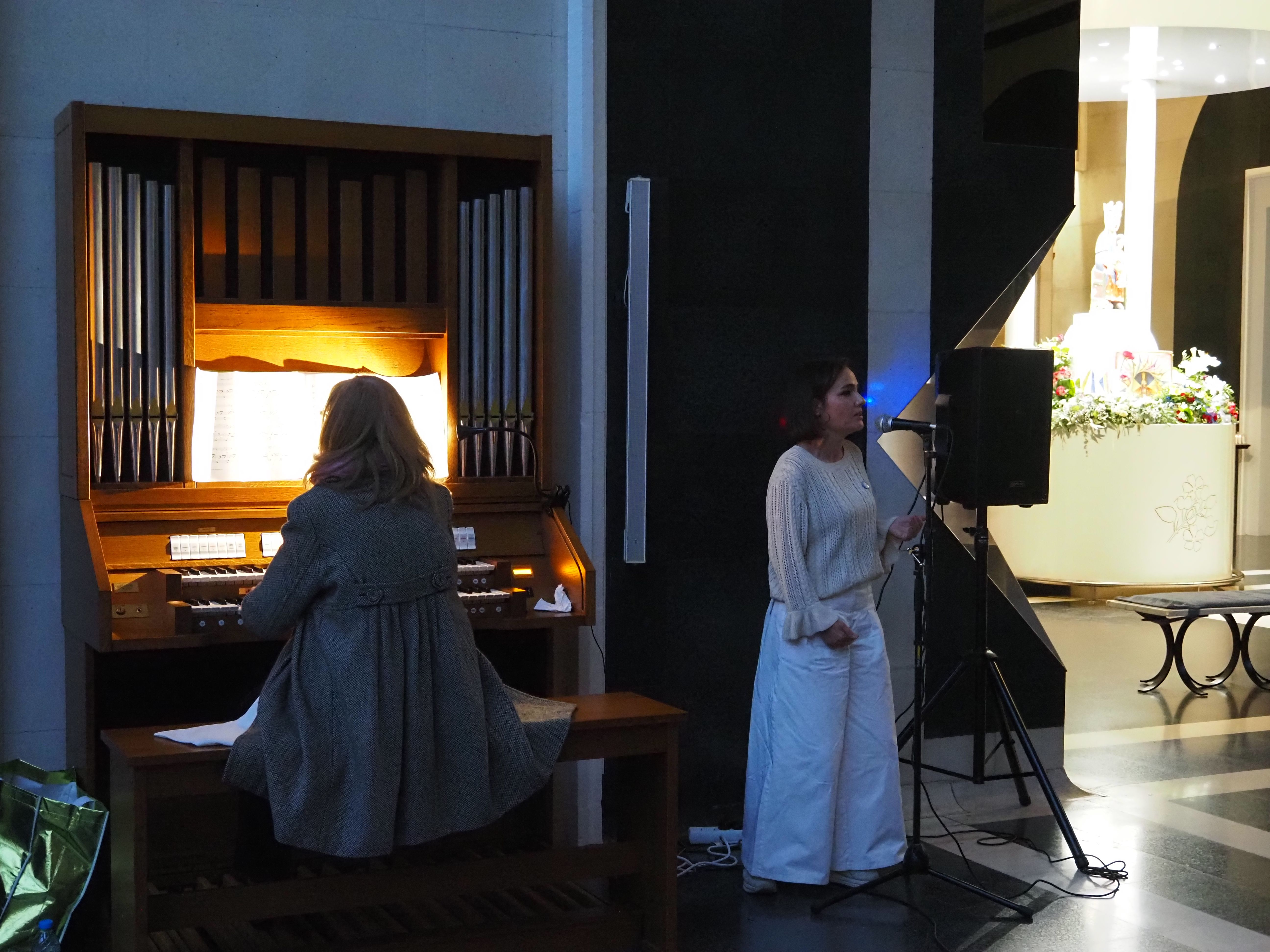 Un instant de de les actuacions musicals. Un instant de de les actuacions musicals.