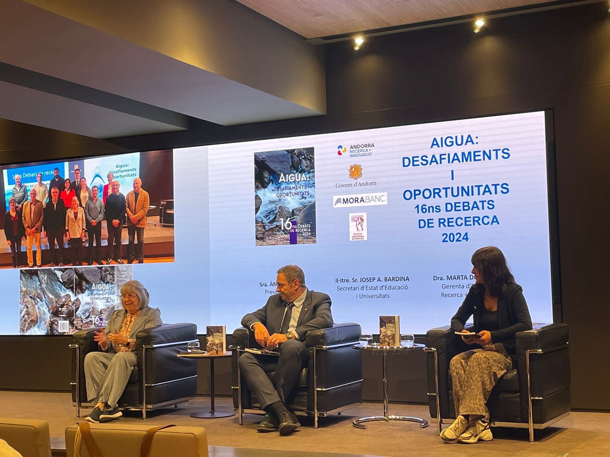 Mach, Bardina i Domènech durant la presentació del recull de ponències dels 16ns Debats de Recerca.