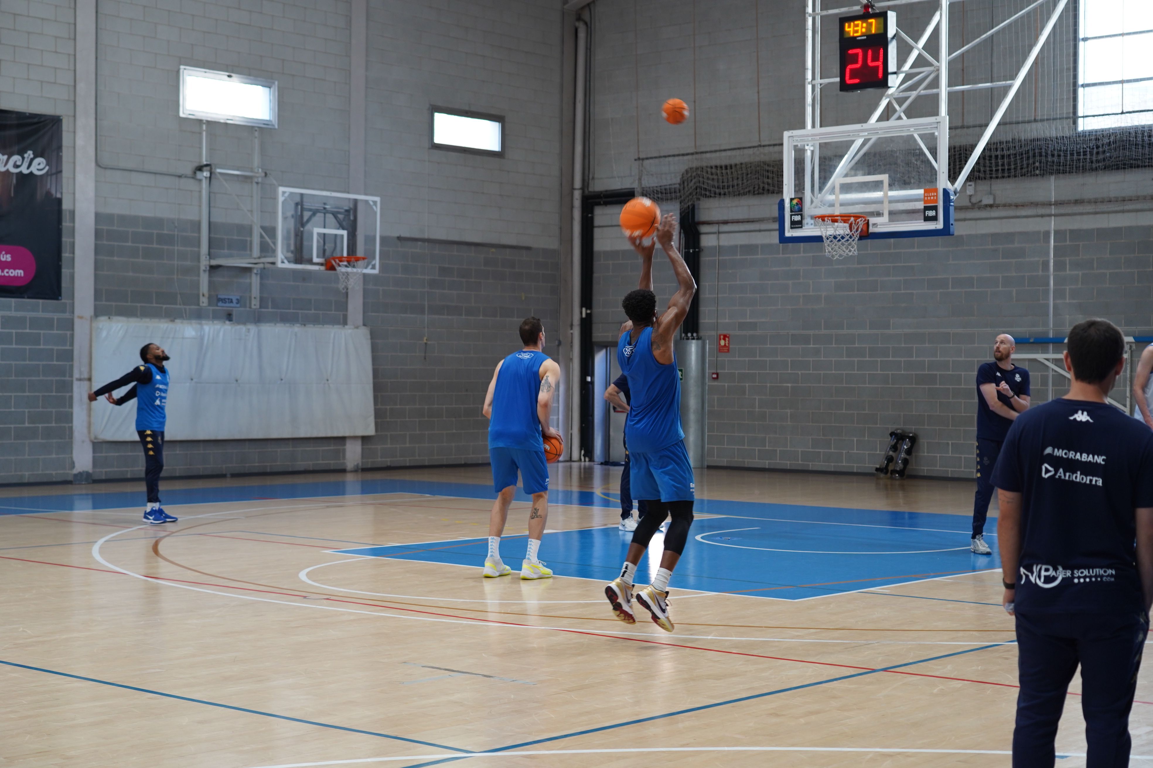 Aaron Best tindrà el repte complicat de substituir a Harding. Aaron Best tindrà el repte complicat de substituir a Harding.